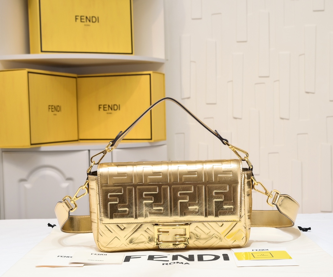 FENDI BAGUETTE handbag 6608