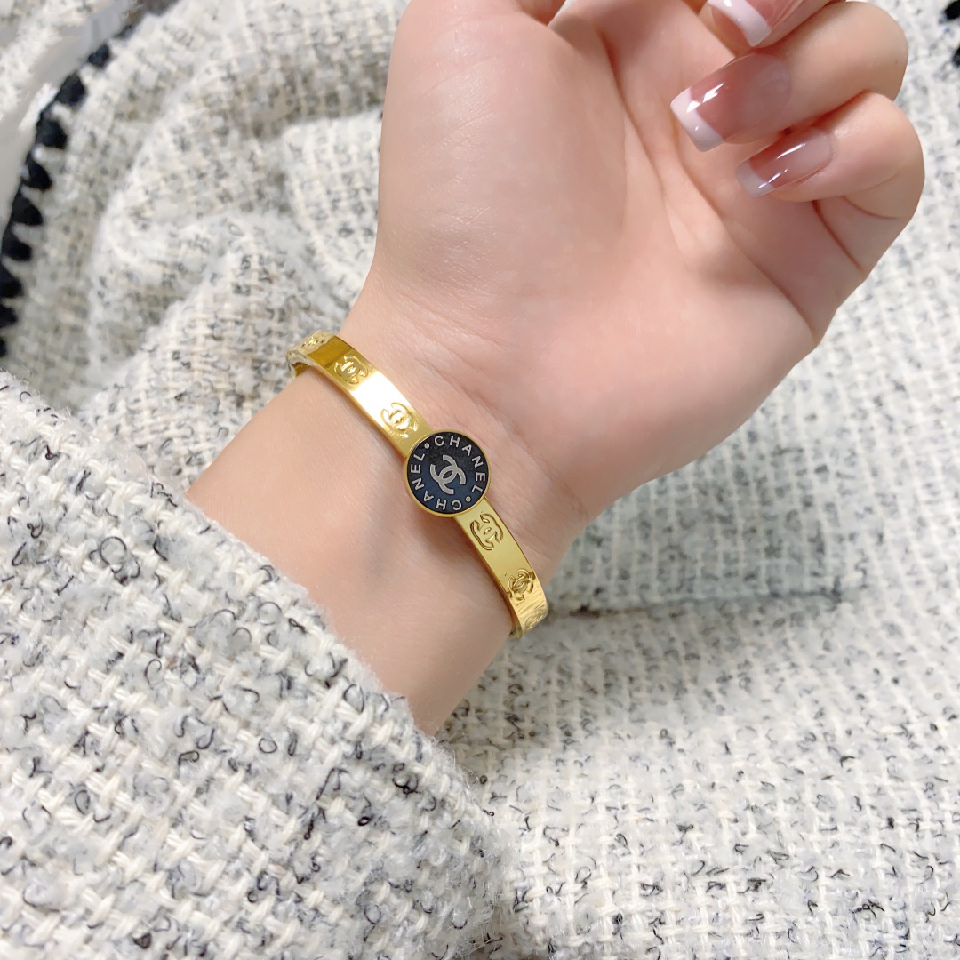 Chanel narrow engraved letter bracelet