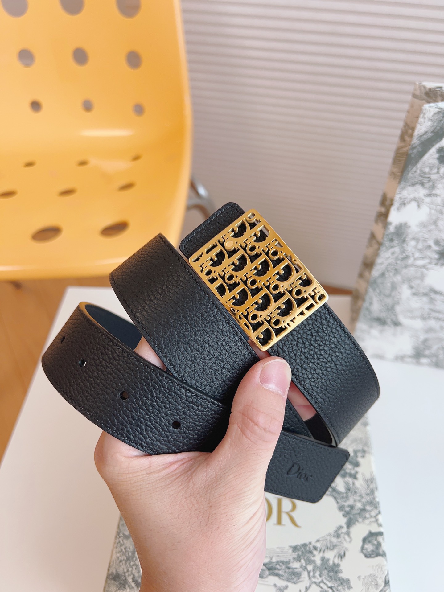 Dior hollow buckle cowhide double-sided belt 3.5CM wide