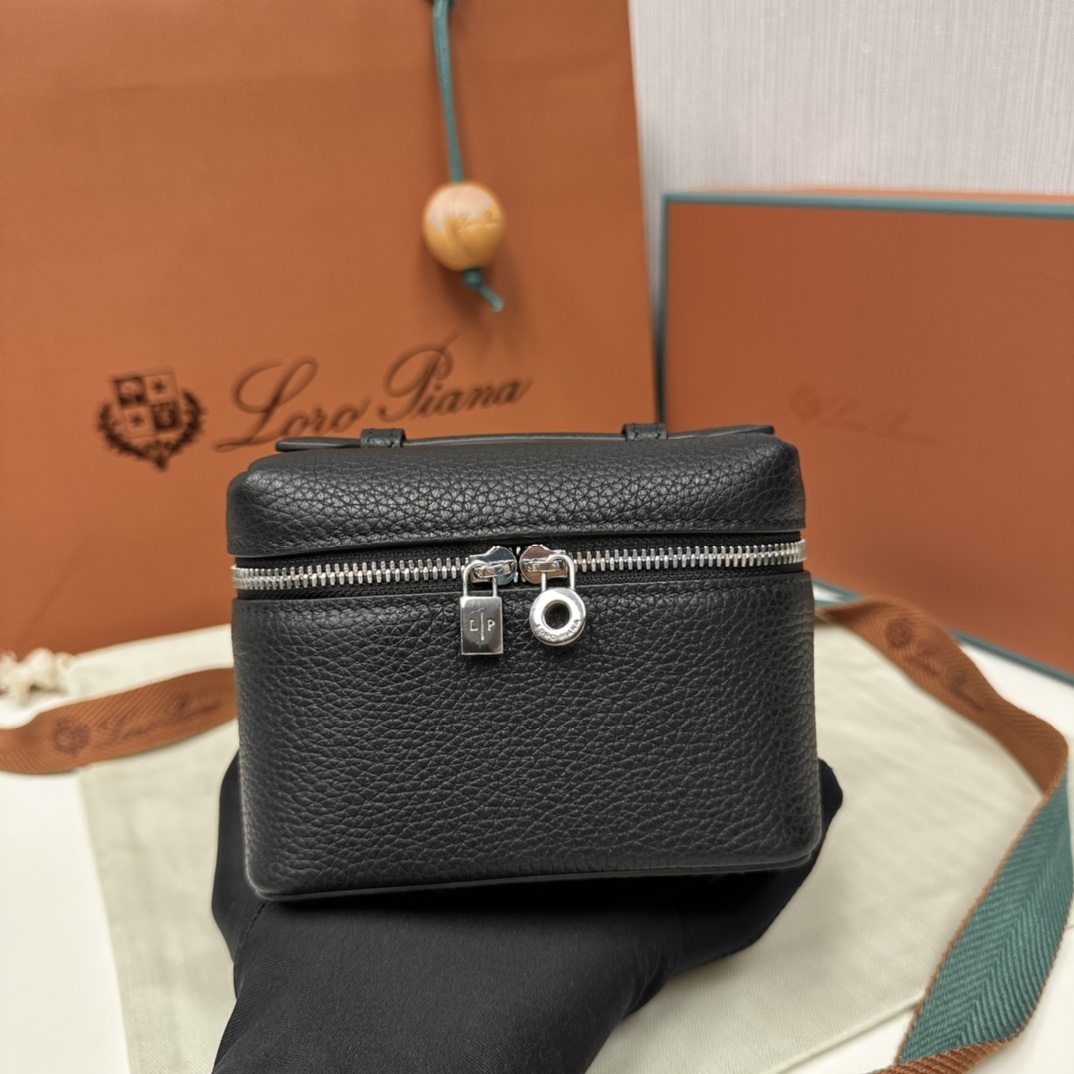 Loro Piana Lextra pocket bag