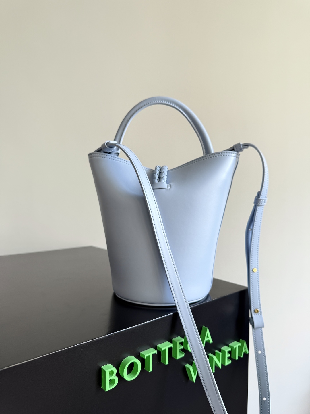 Bottega Veneta 2025 New Arrival Women's LIBERTAmi'ni Bucket Bag 815244