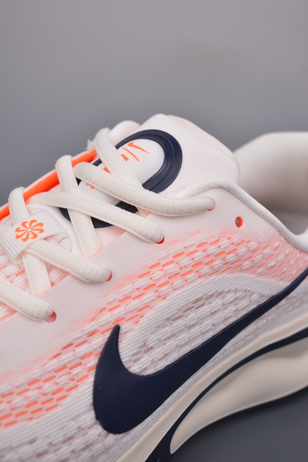 Nike Journey Run Sail Total Orange FN0228-100