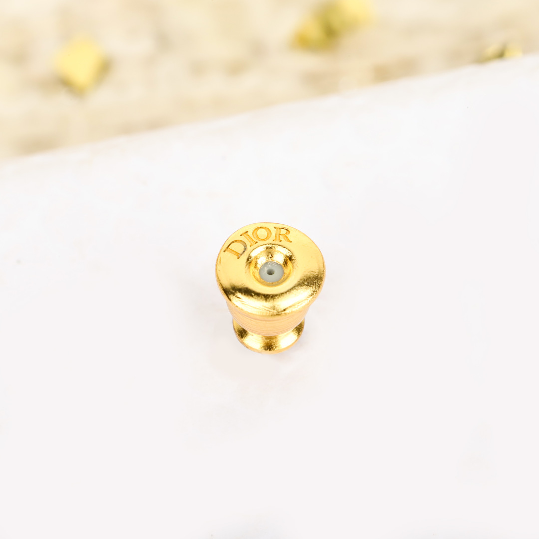 Dior 25 five-pointed star earrings