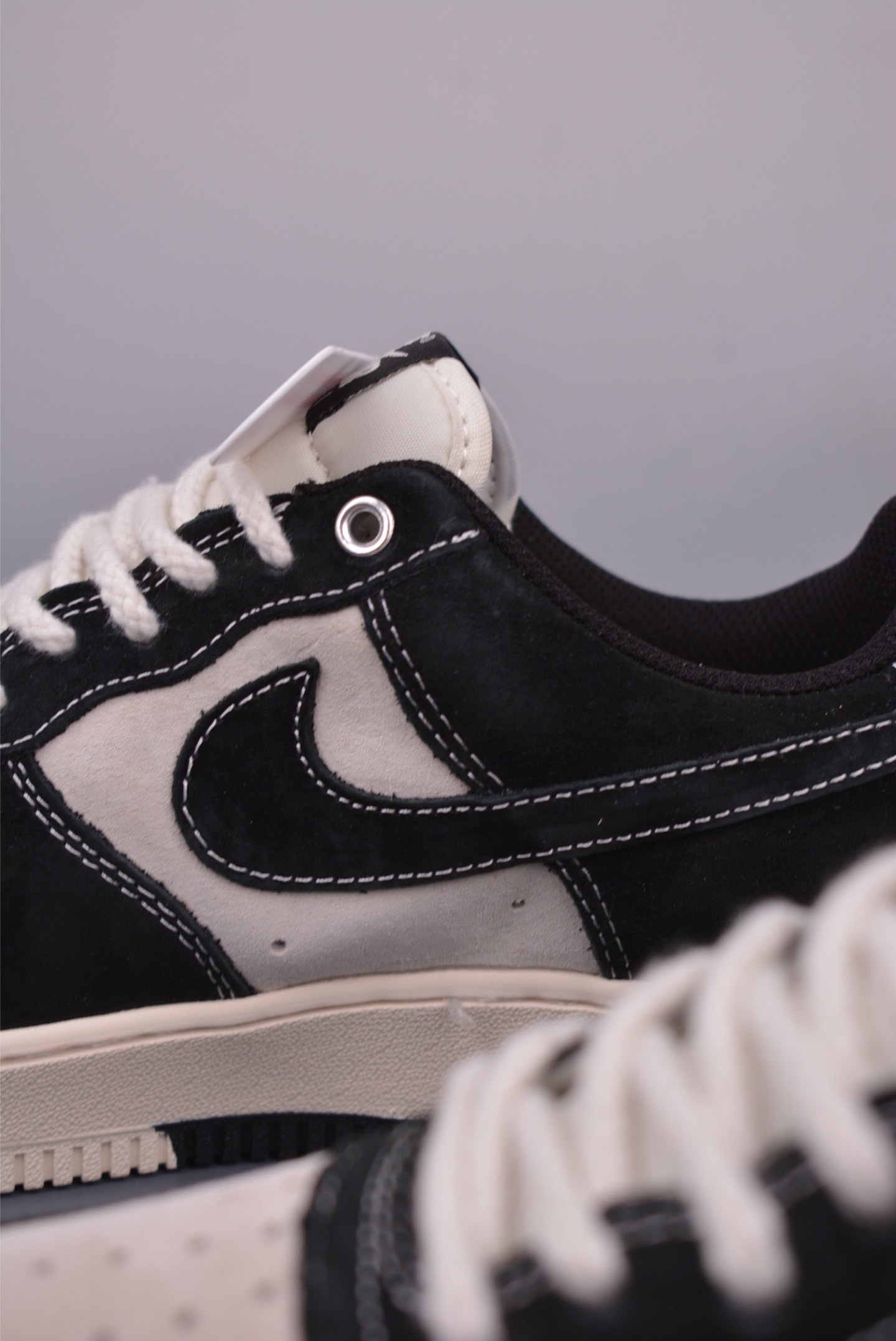 Supreme x Nike Air Force 1 07 LV8 Low 