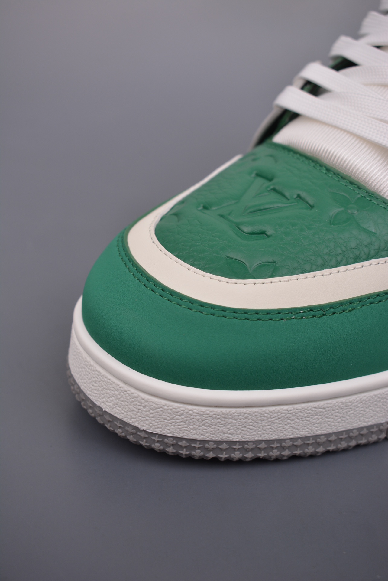 Louis Vuitton Trainer Sneaker Low Green and White Jacquard