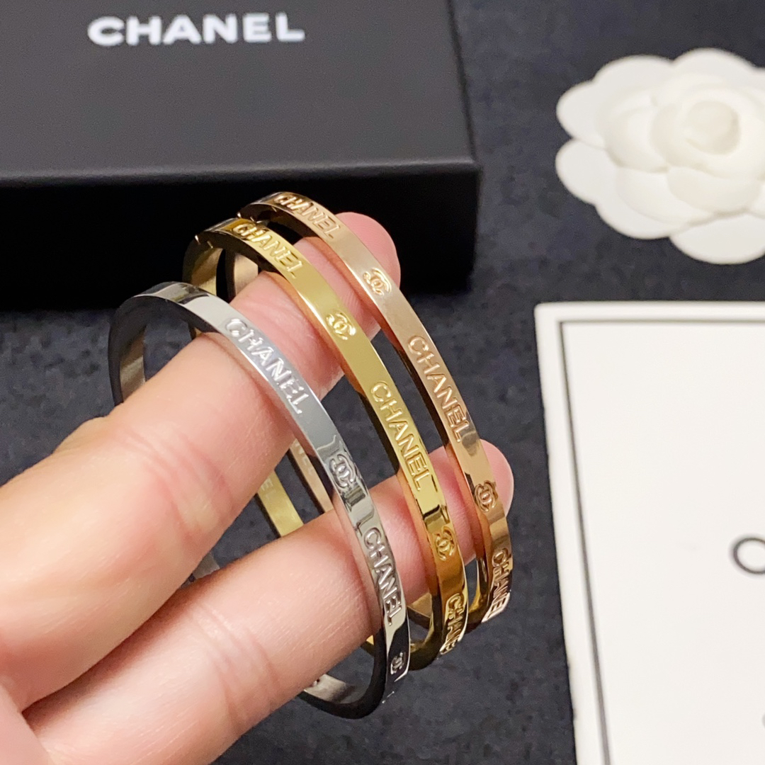 Chanel narrow engraved letter bracelet