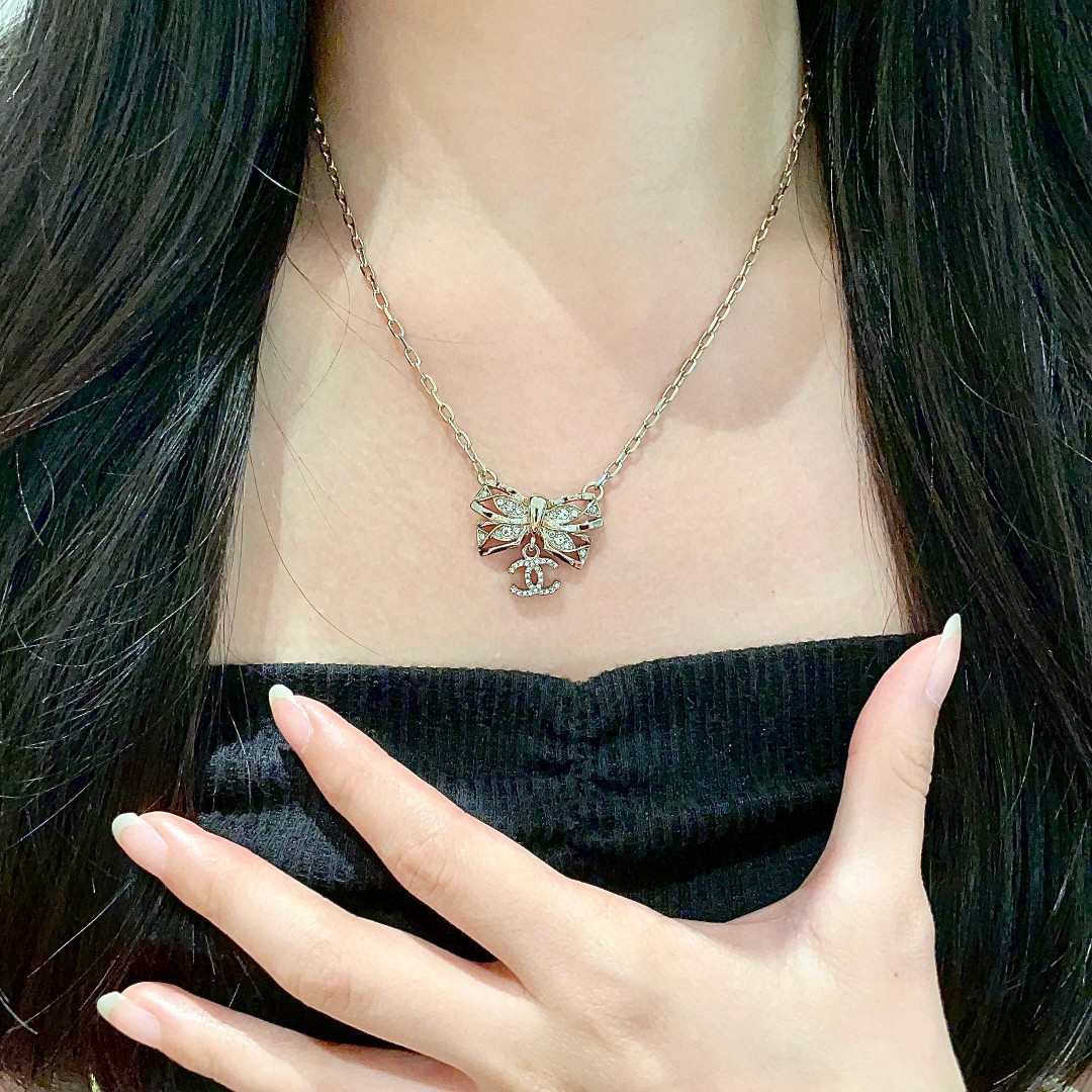 CHAN 24 Lace Bow Necklace