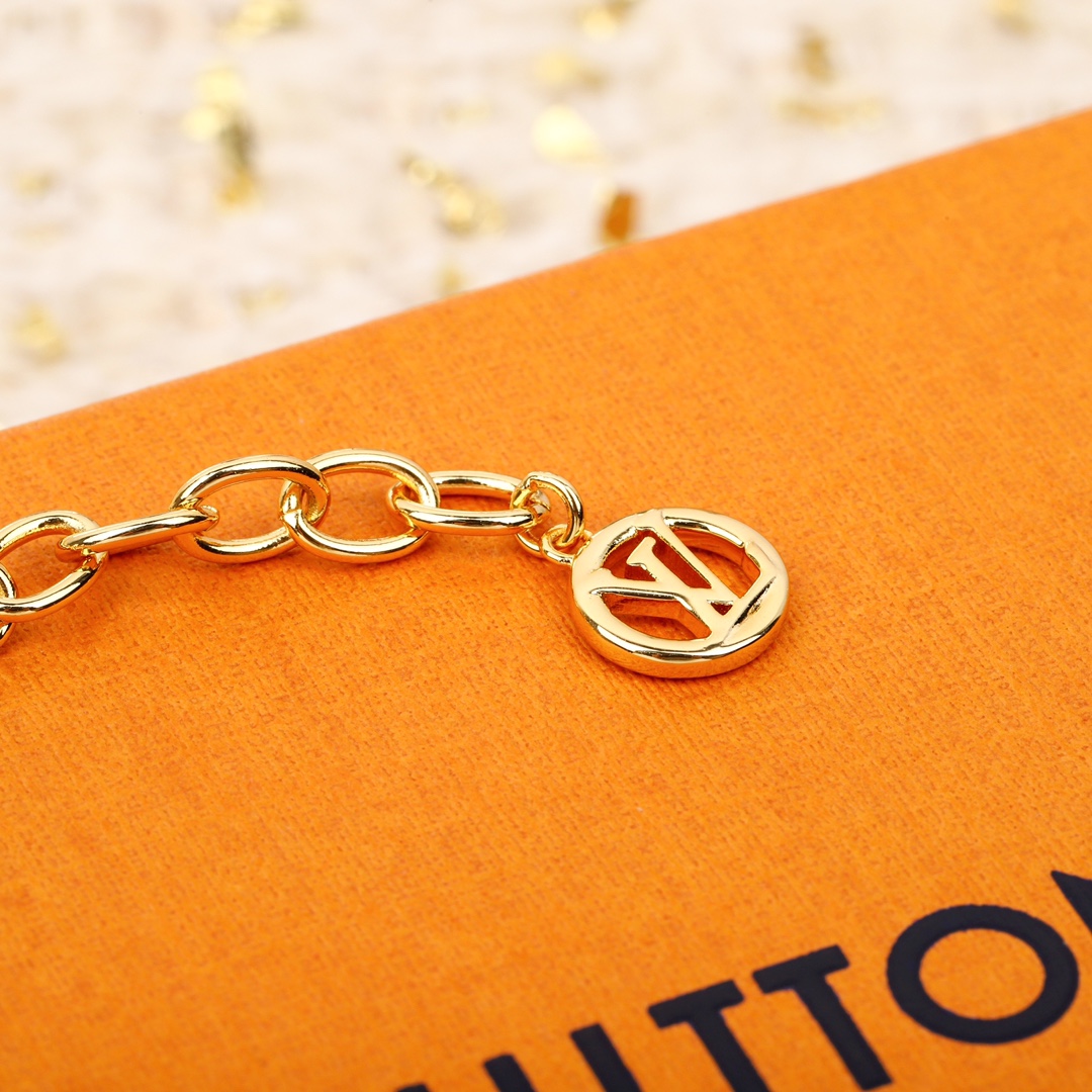 Louis Vuitton Heart Pearl Necklace