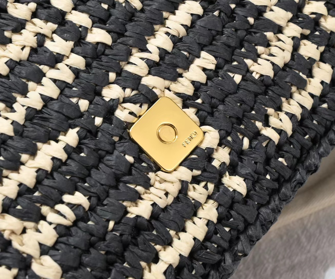FENDI Baguette woven handbag 3358