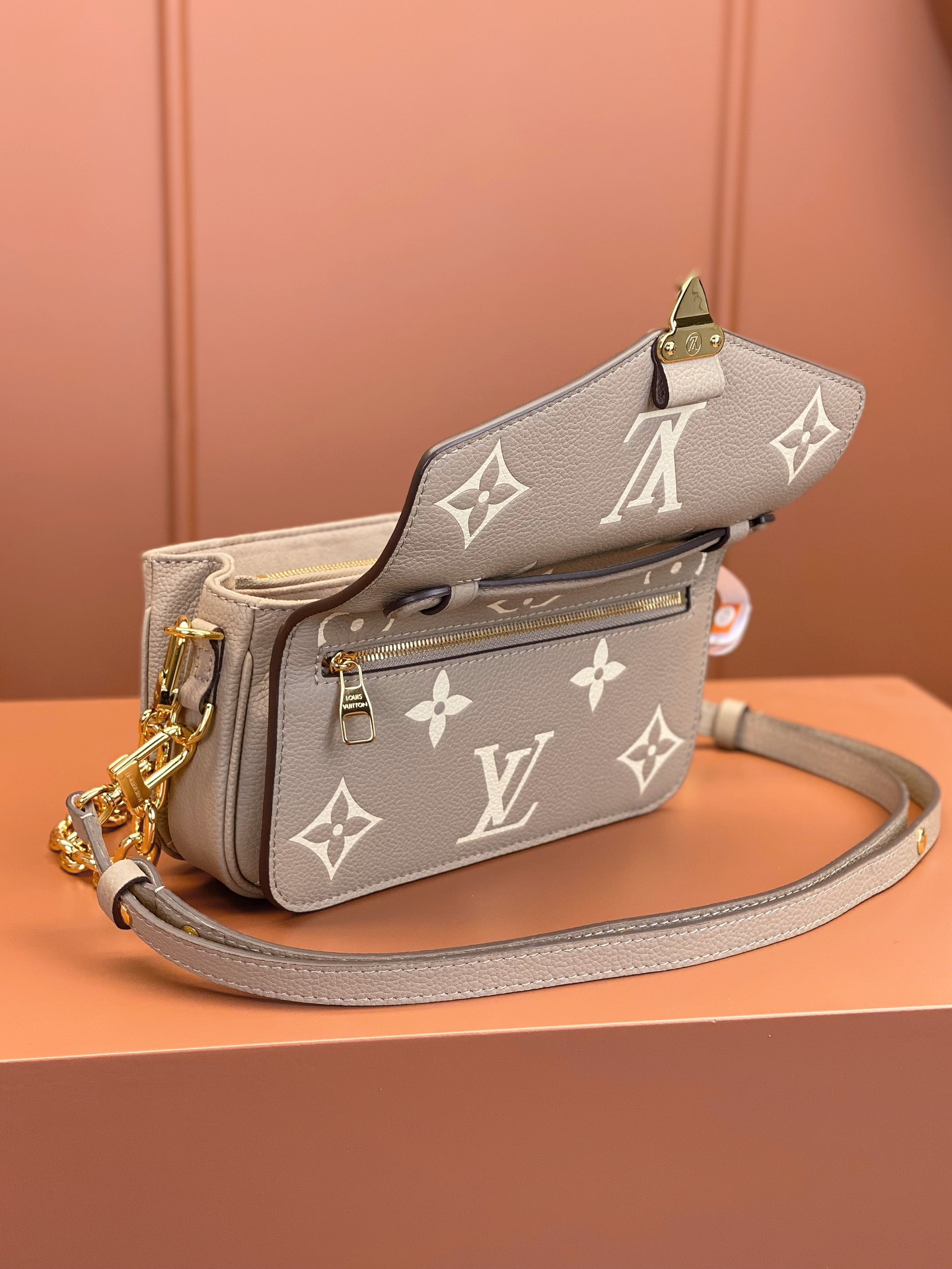 Louis Vuitton POCHETTE MÉTIS EAST WEST Bag M23081