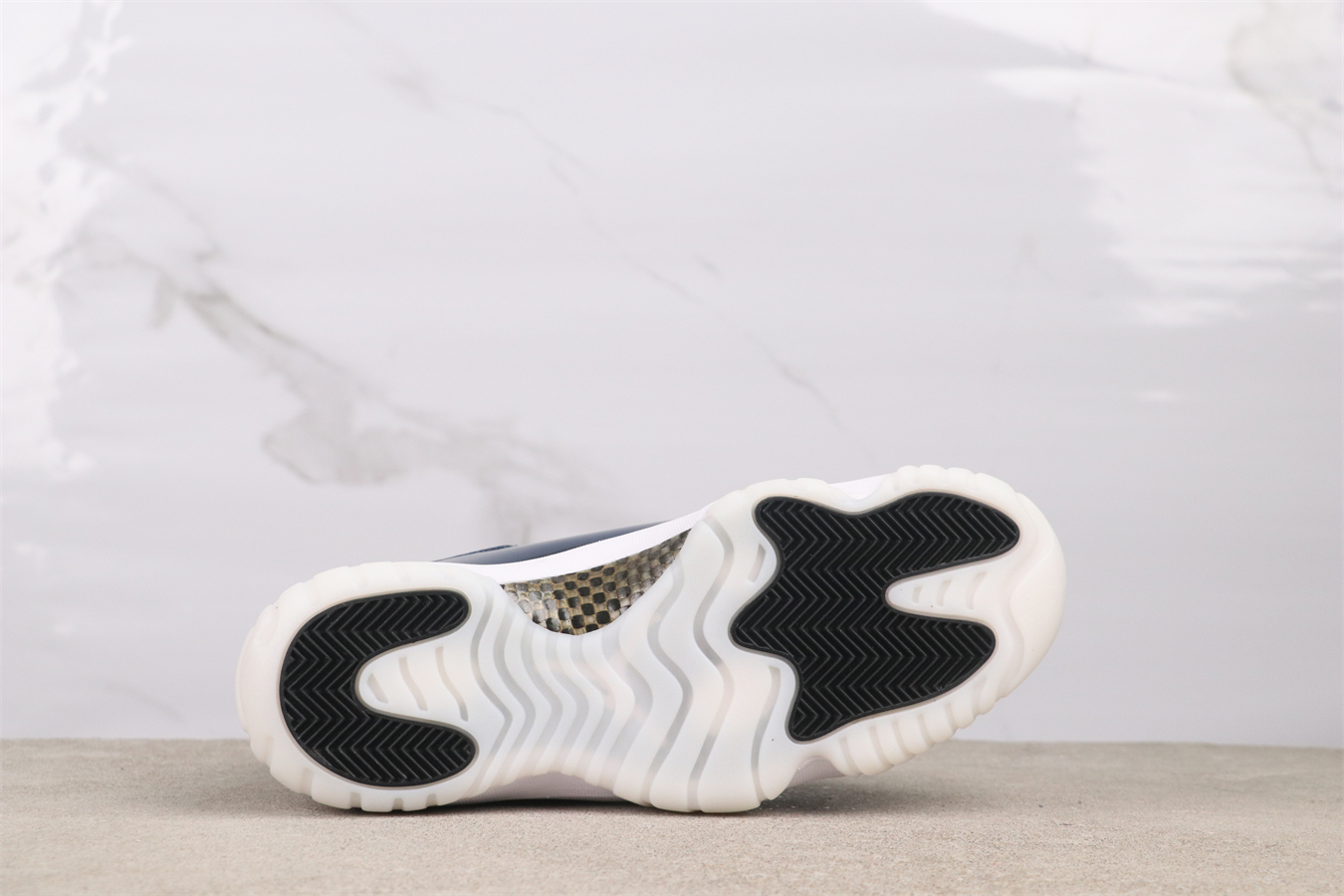 Air Jordan 11 Retro Rare Air IH0296-400