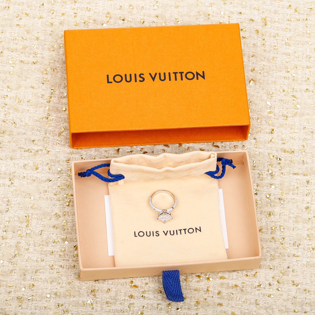 Louis Vuitton cut star full diamond ring