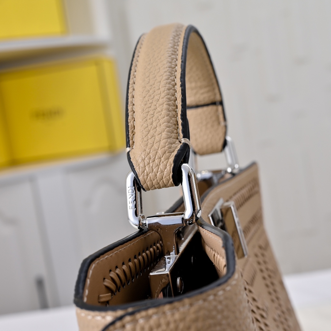 FENDI ekaboo iseeu small bag 3372