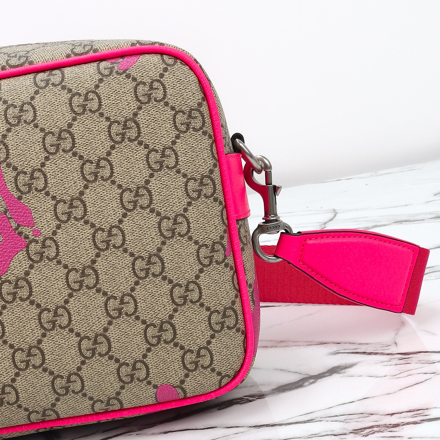 Gucci Medium crossbody bag with print 839380 FAEWN 9766