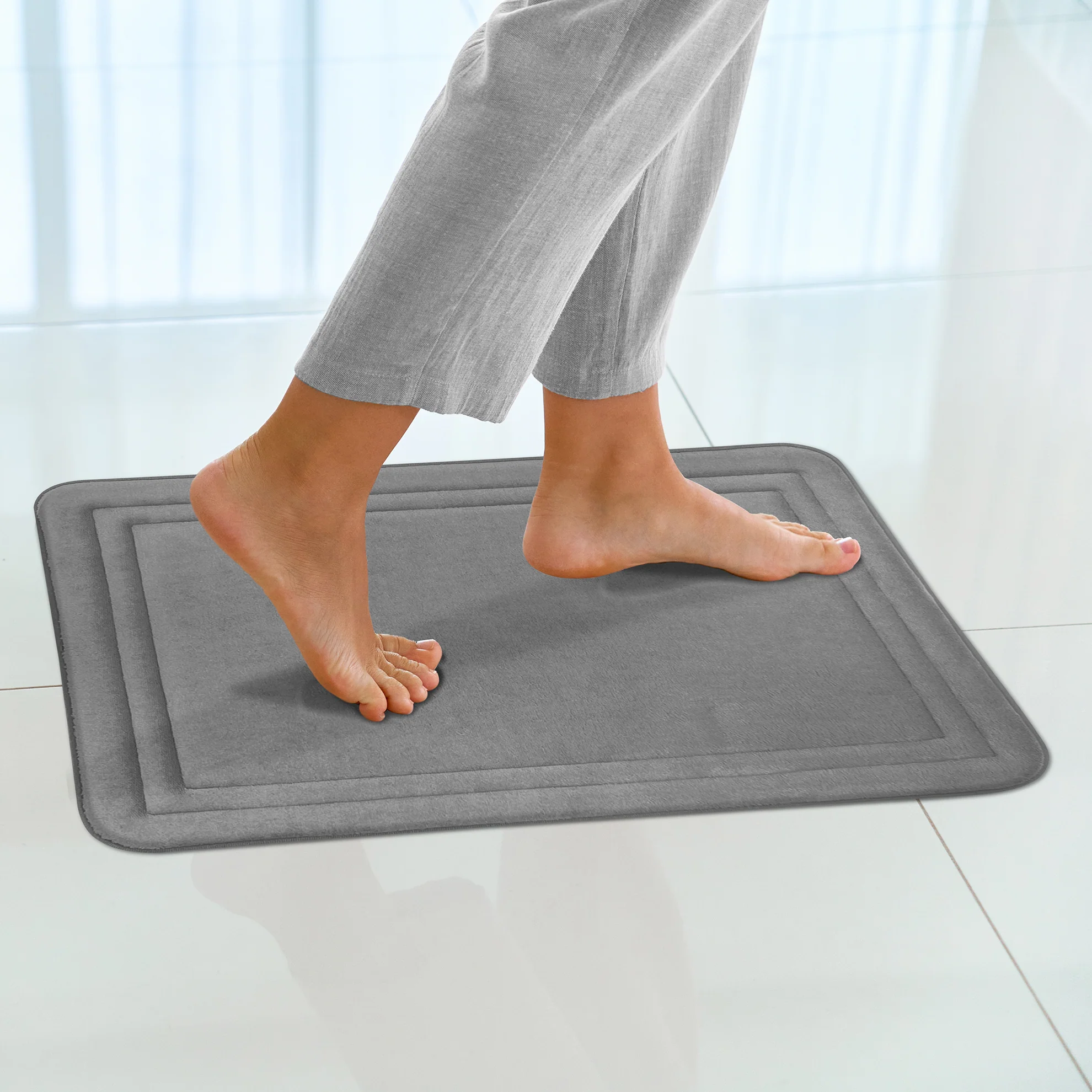 Elle Border Soft Non-Slip Memory Foam Bath Mat, 17x24 Inches