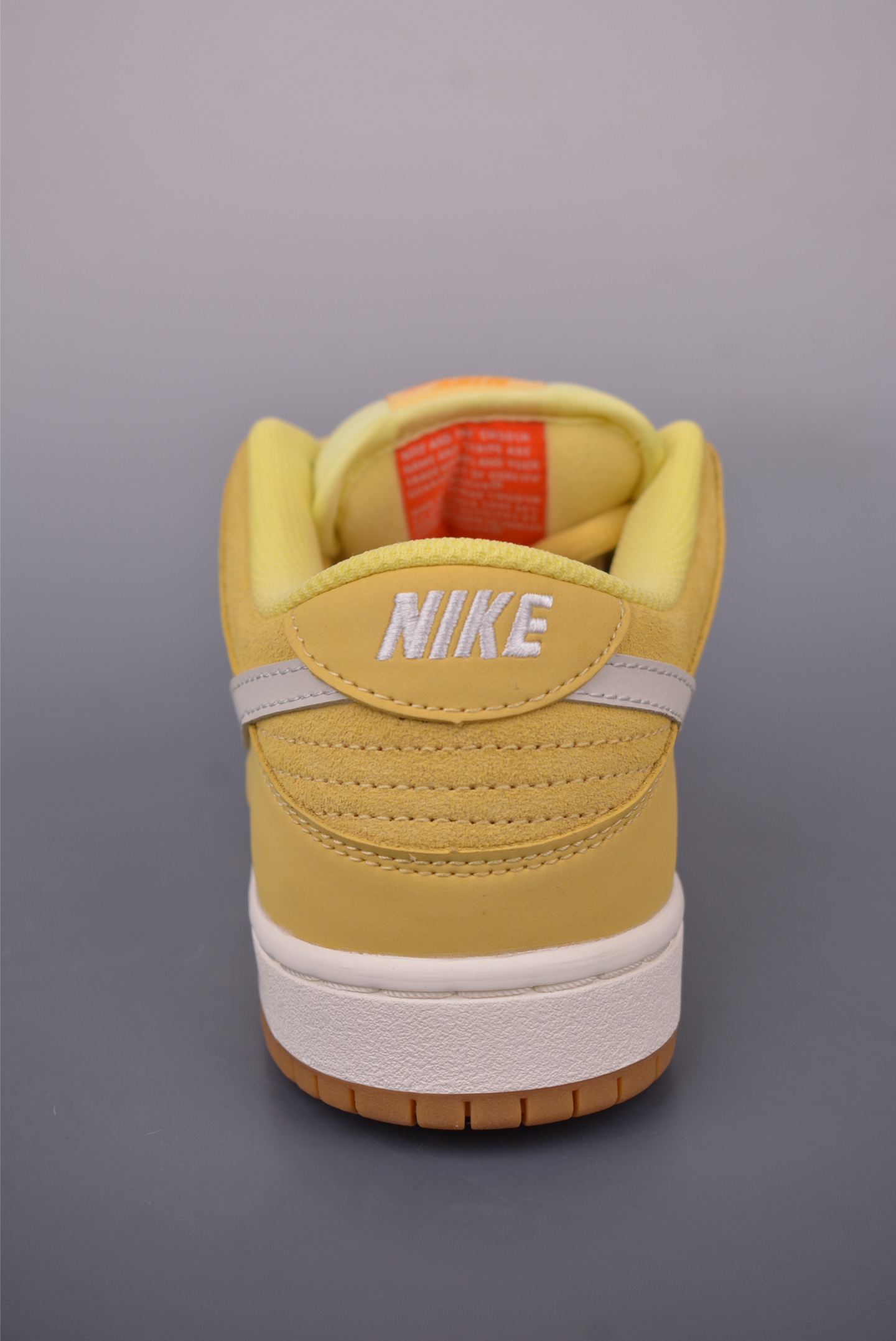 NIKE SB Dunk Low“SATURN GOLD”  FJ1674-700