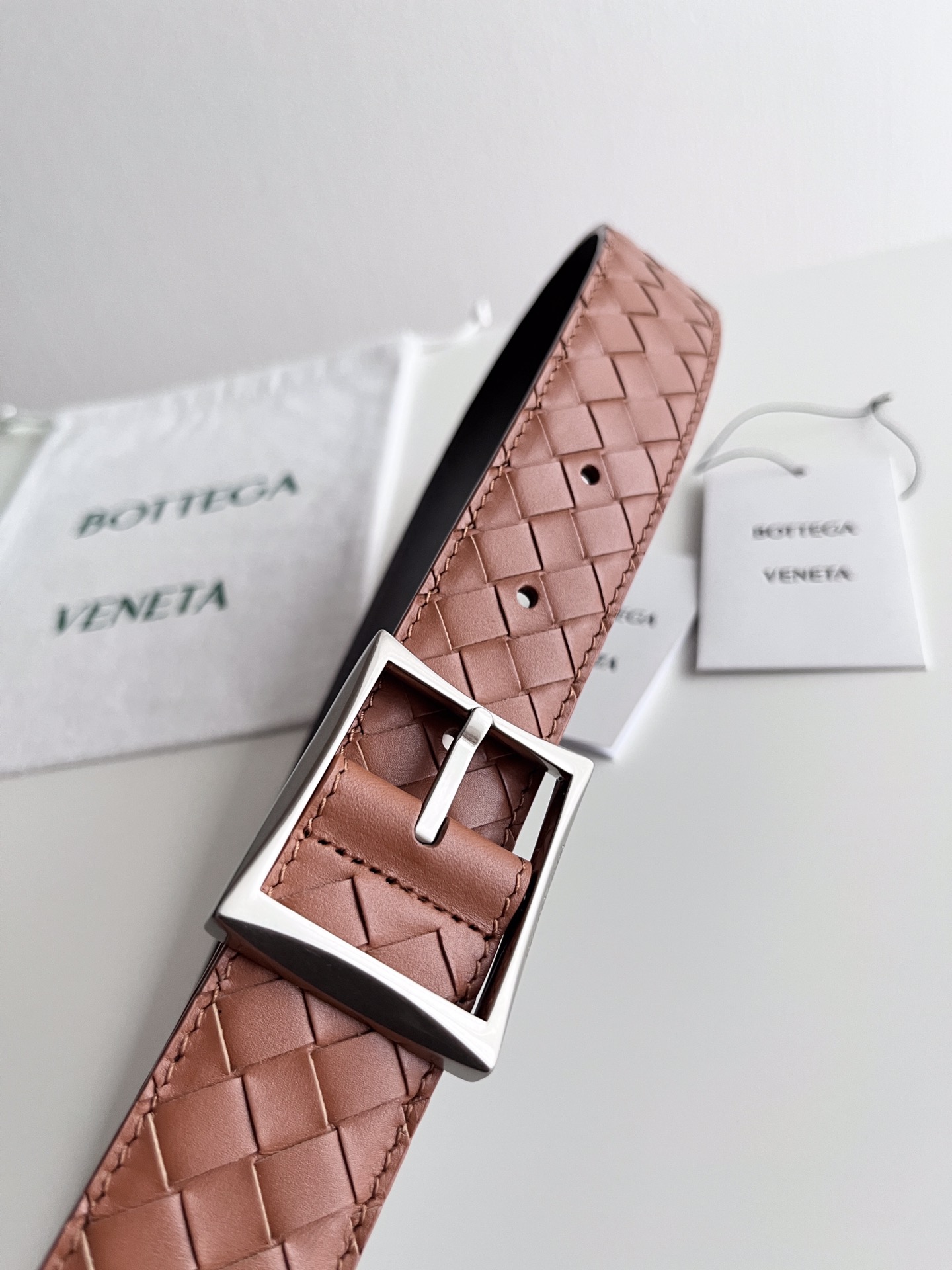 Bottega Veneta intreccio woven cowhide double-sided waistband with a width of 3.5cm
