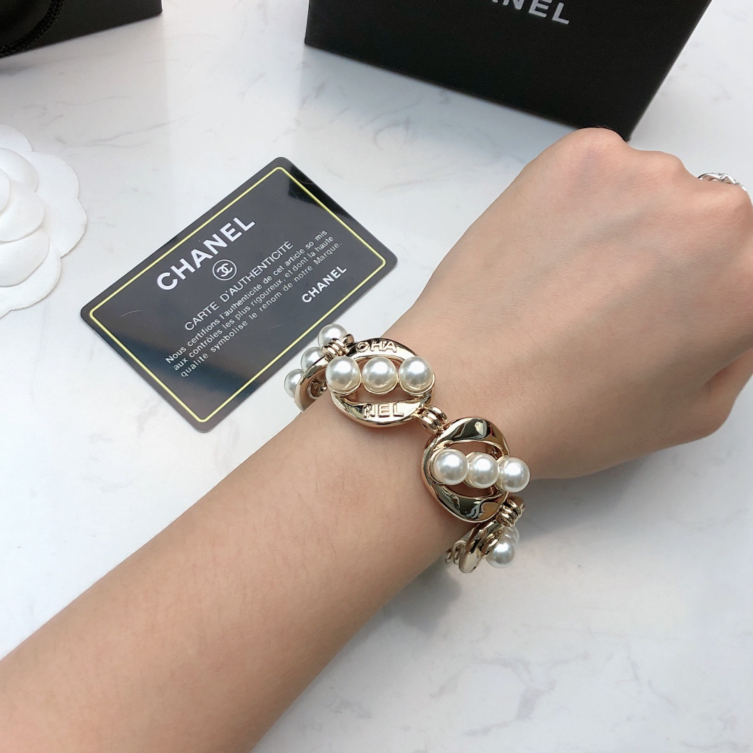Chanel pearl bracelet