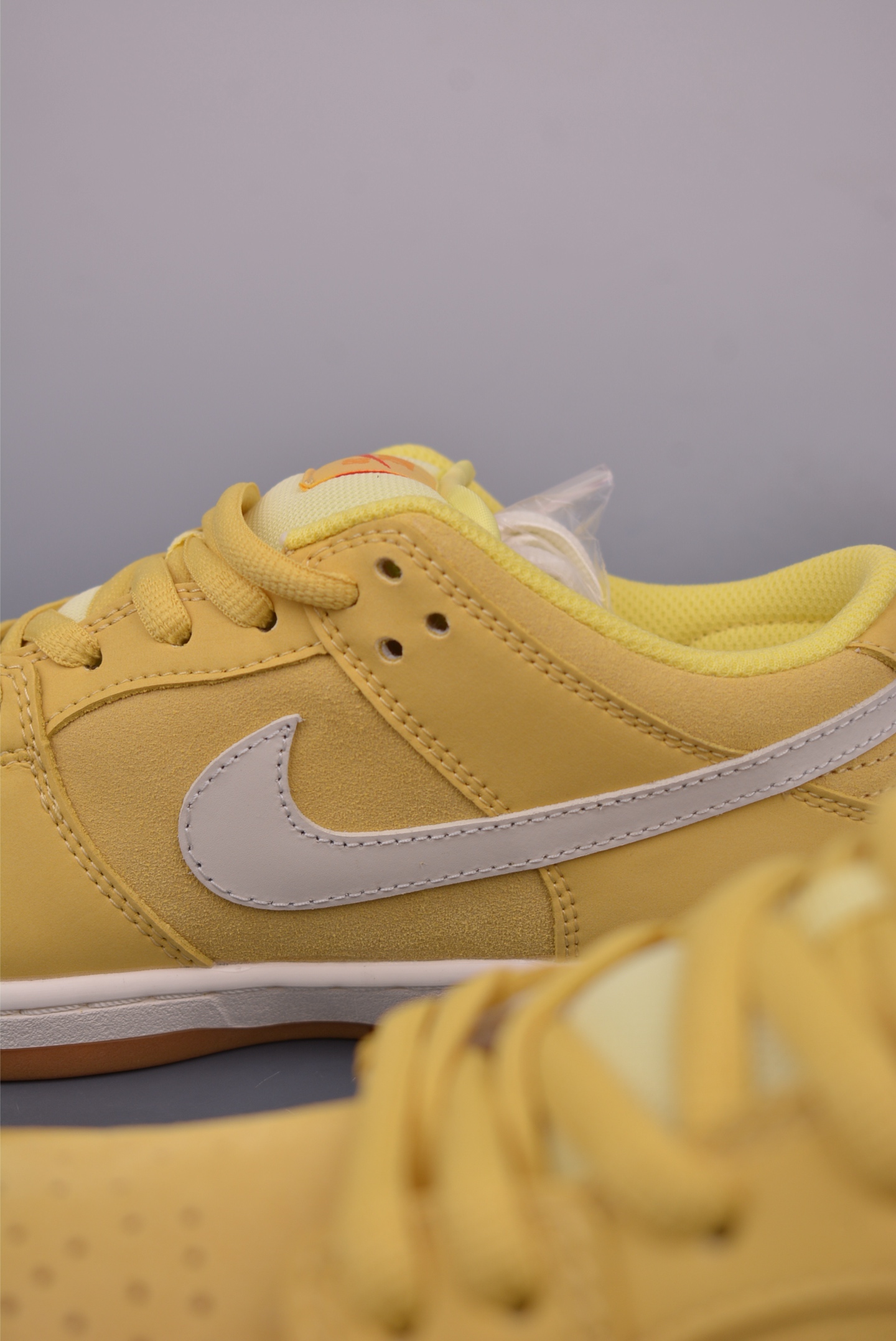 NIKE SB Dunk Low“SATURN GOLD”  FJ1674-700