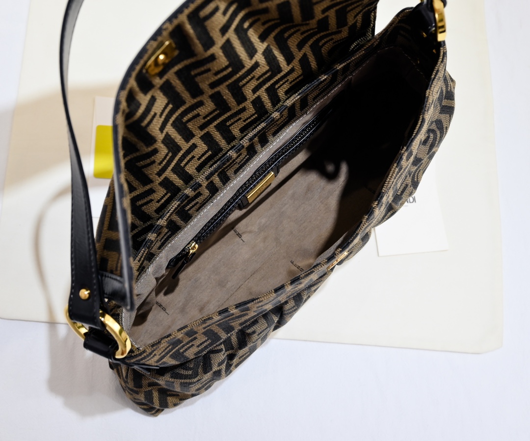 FENDI Large Old Fashioned Bag 8959