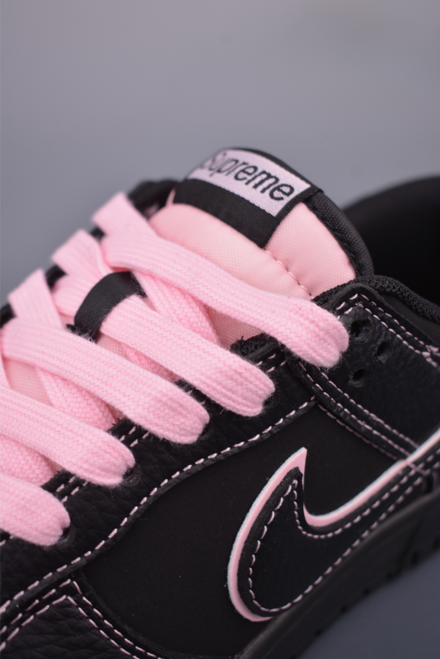 Supreme x Nike SB Dunk Low 