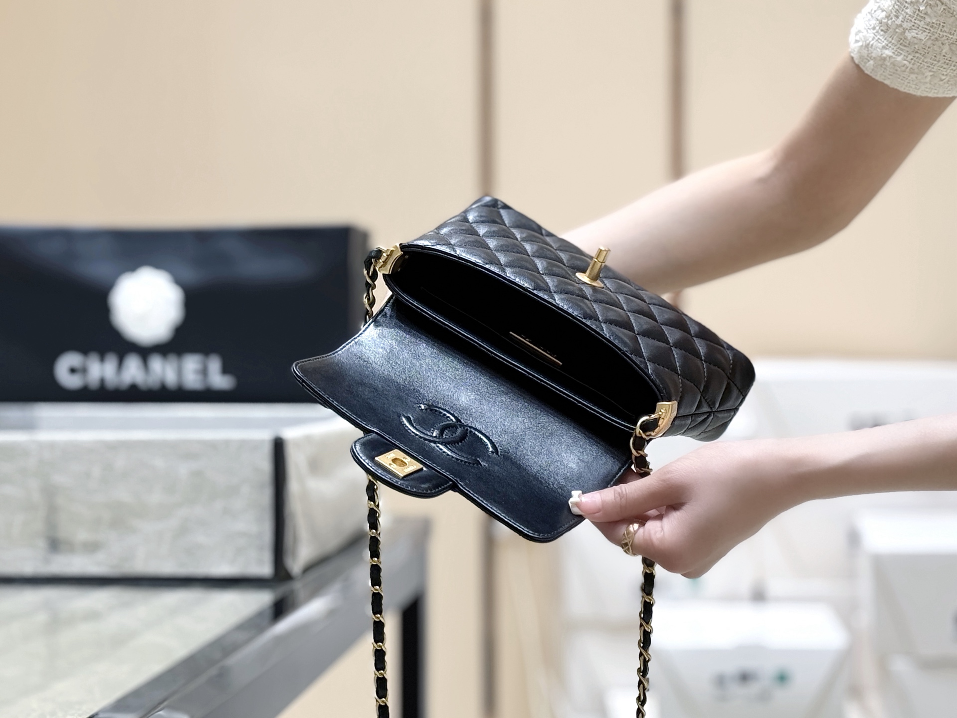 Chanel 25P Spring/Summer Preview Series Horizontal Kelly Handle Bag AS5354 00118