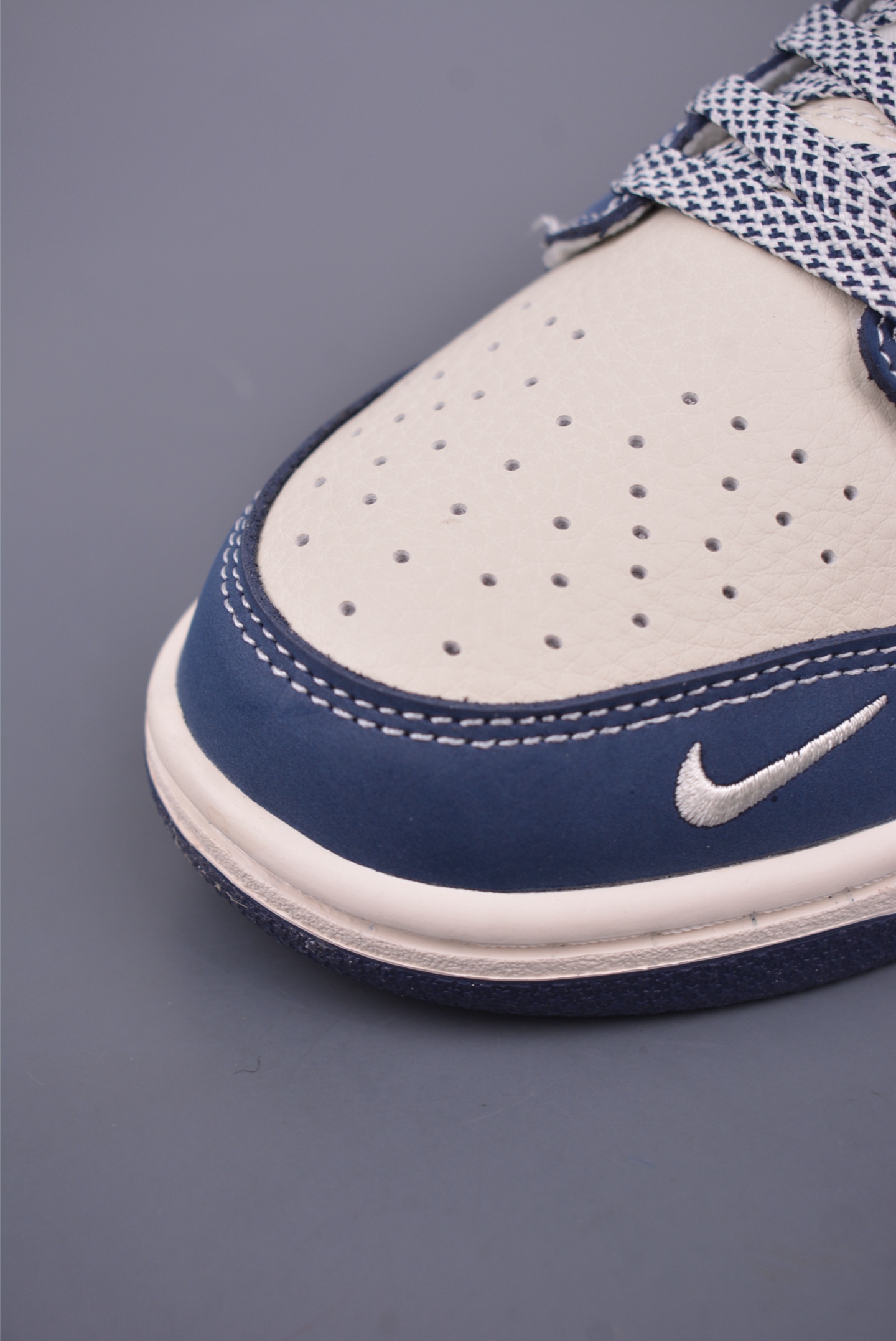 Supreme x Nike SB Dunk Low sneakers Off-white and blue LW1818-116