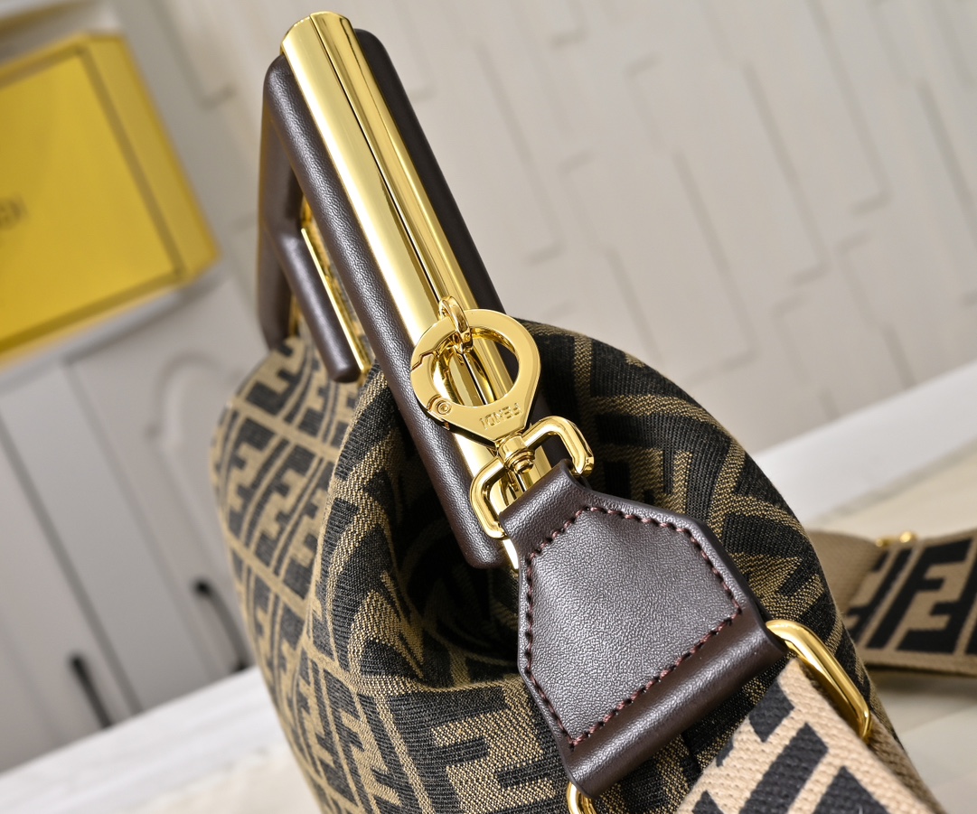 FENDI First Shoulder Bag 80017