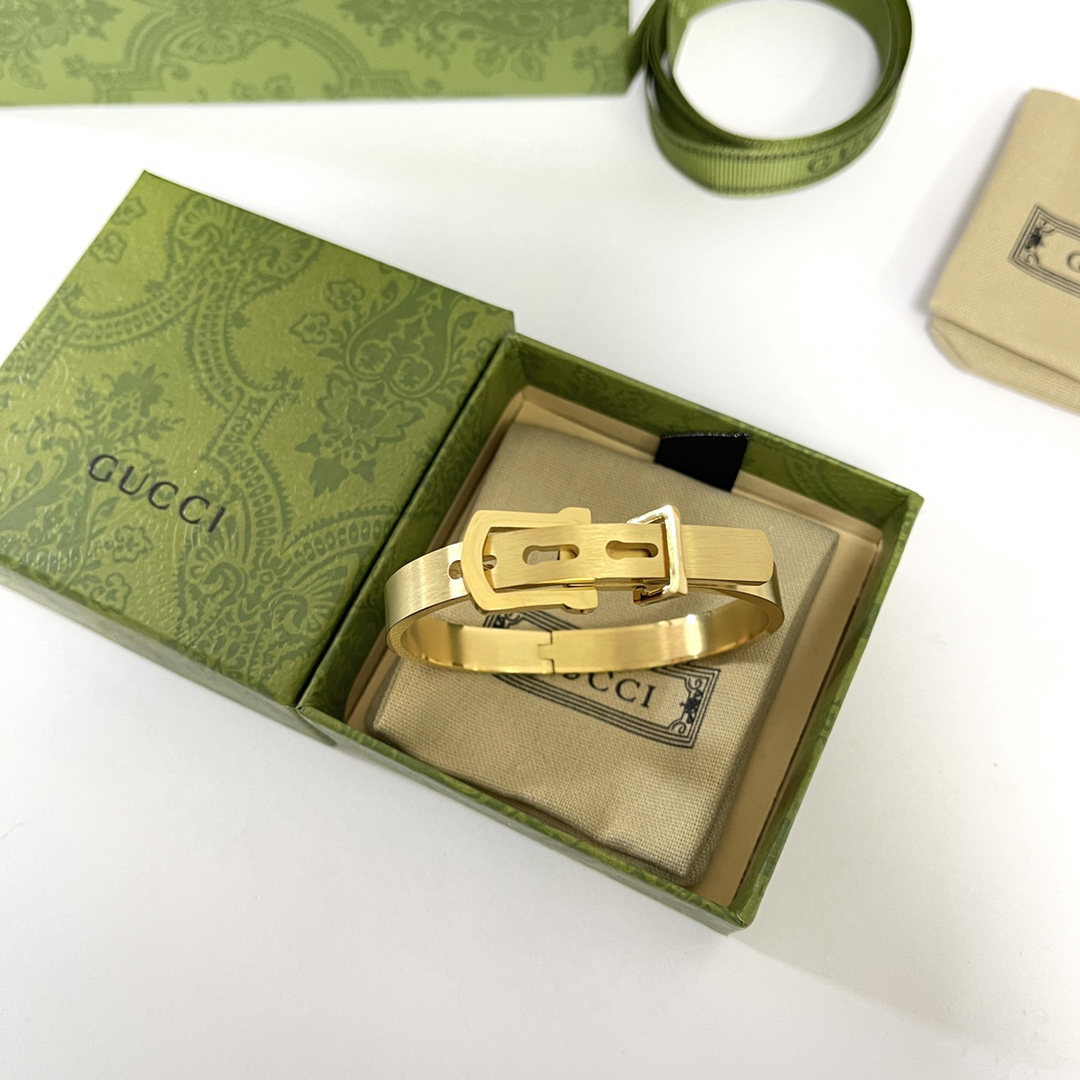 Gucci gold leather bracelet