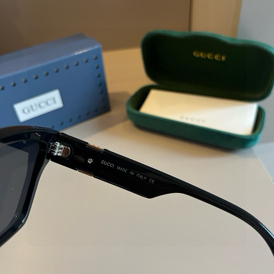 Gucci Square Frame Sunglasses