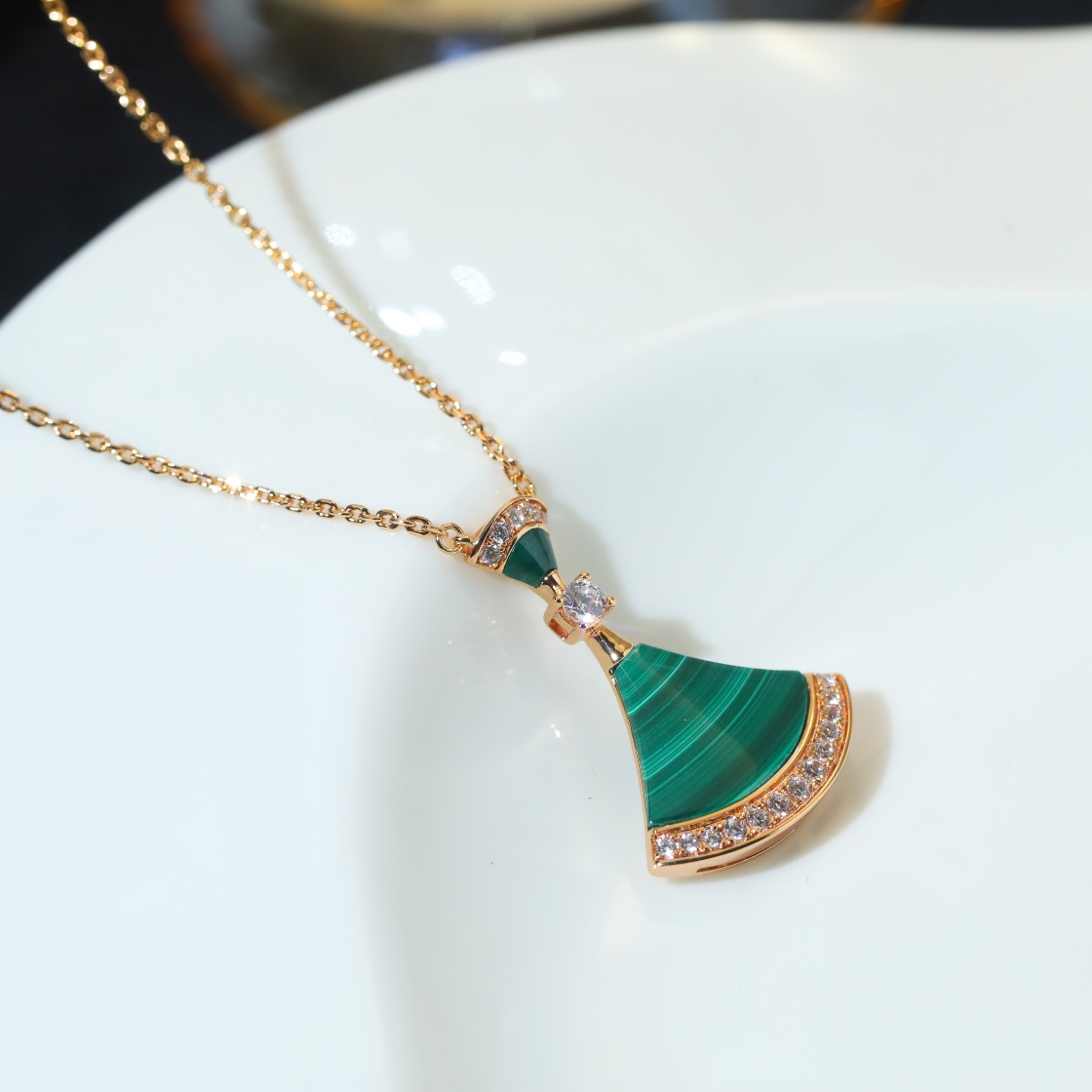Bulgari Divas Dream series fan-shaped diamond necklace