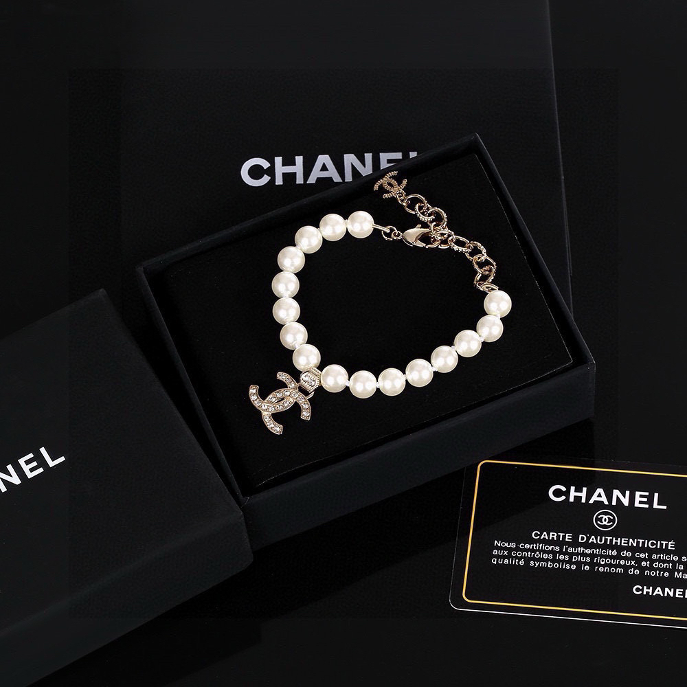 Chanel new pearl bracelet