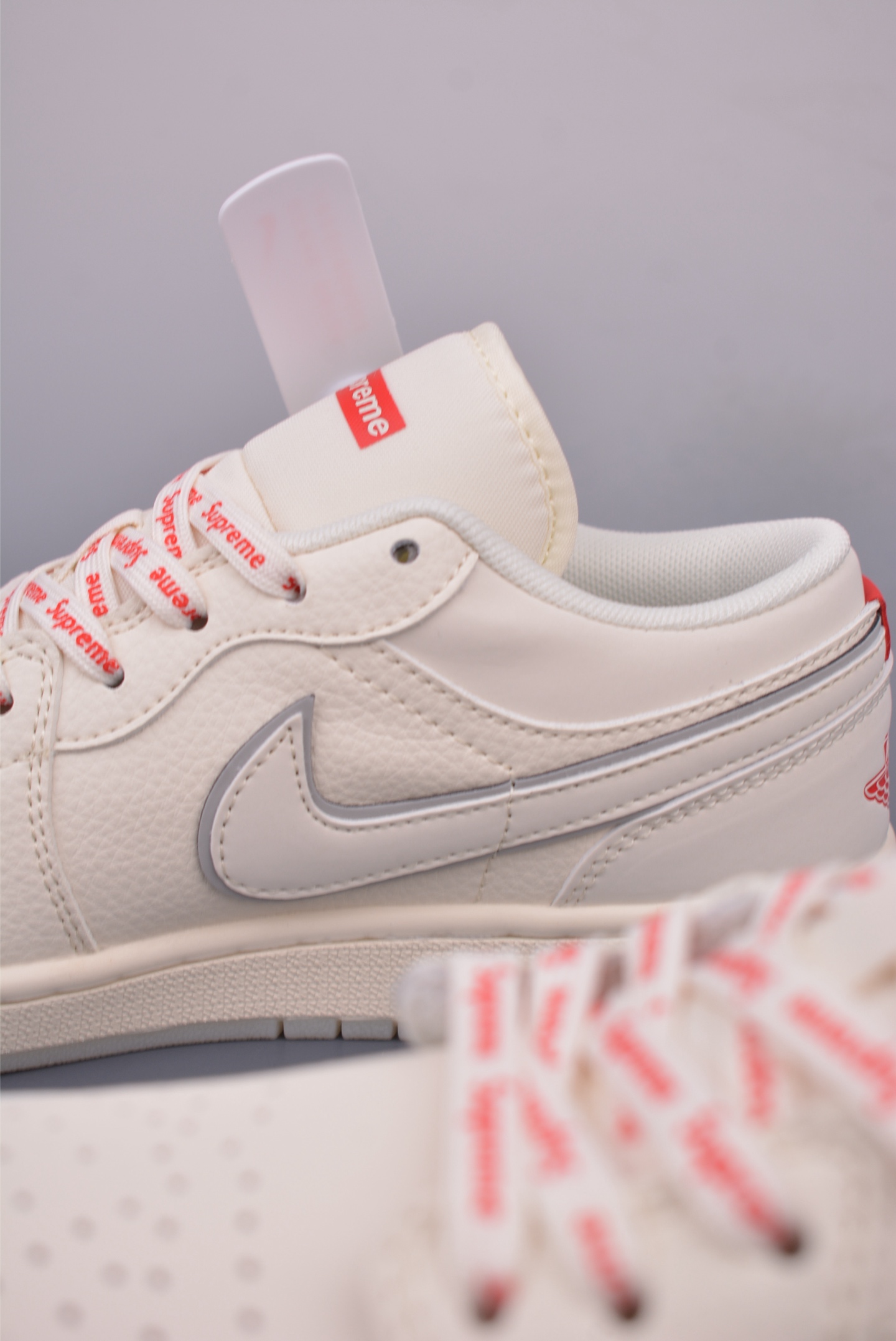 Supreme x Nike Jordan Air Jordan 1 