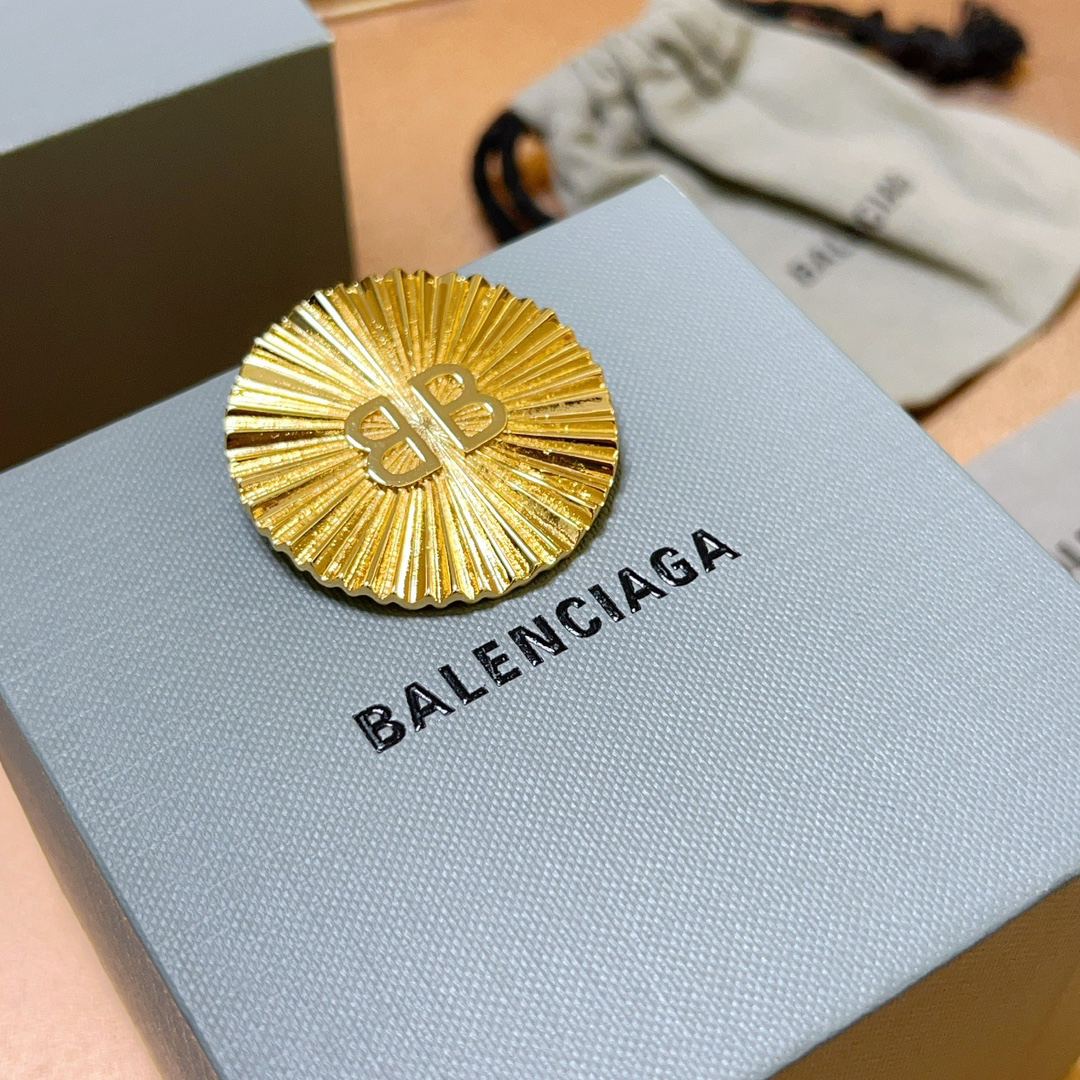 Balenciaga simple floral brooch