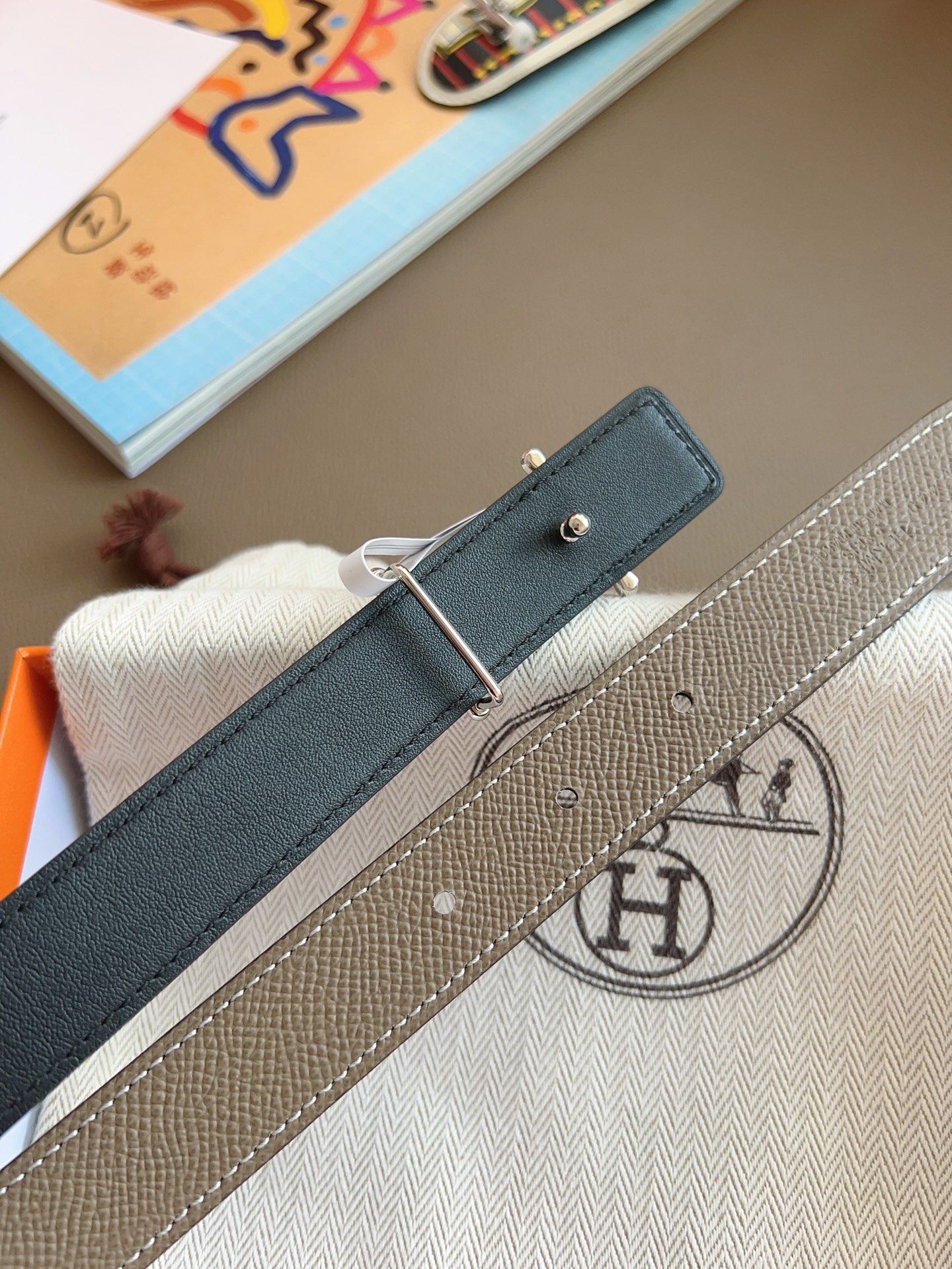 Hermès 2025 New Women's Double-Sided Belt 2.4cm Width