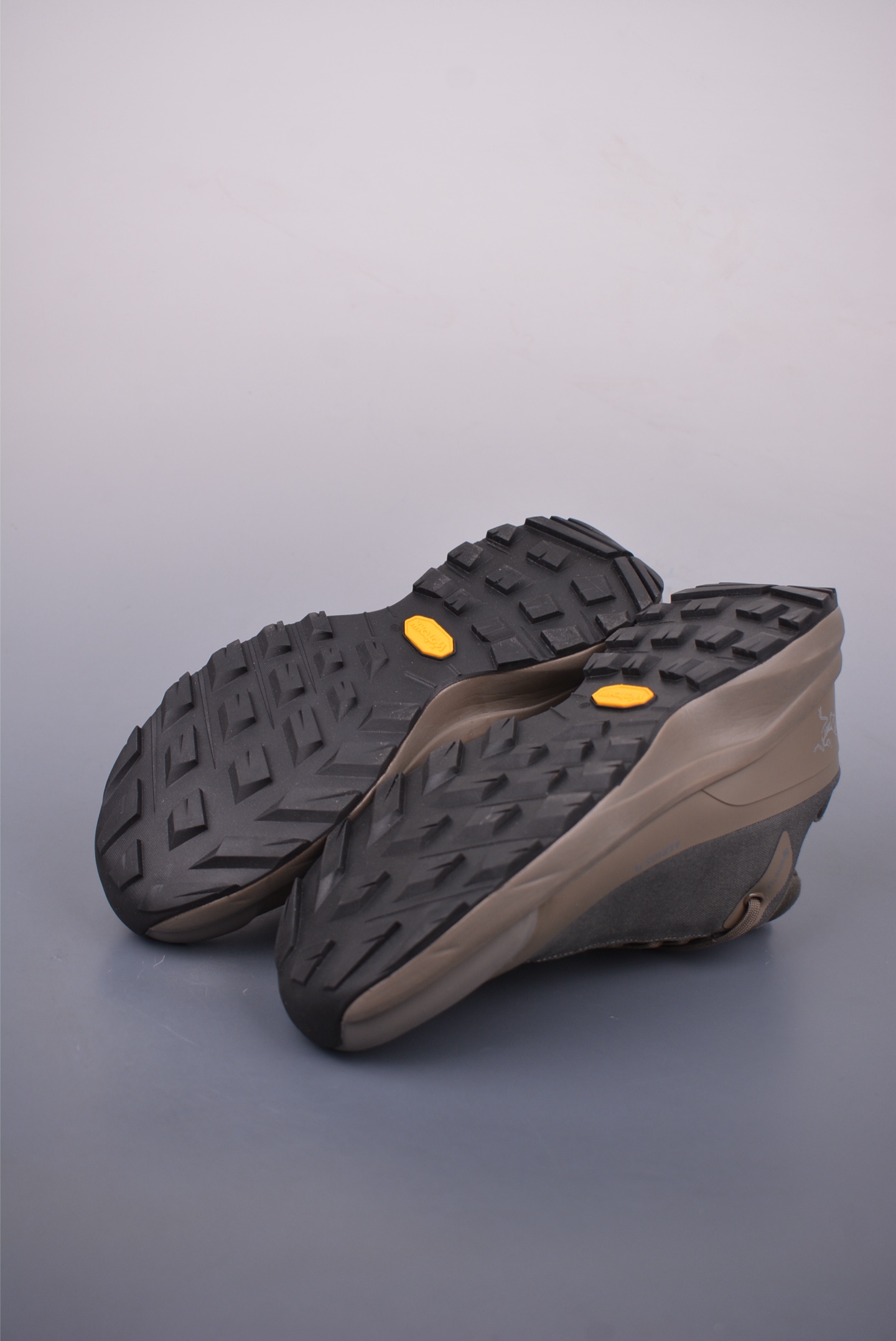 Arc'teryx Norvan Club FG M sports shoes military gray 0772183633