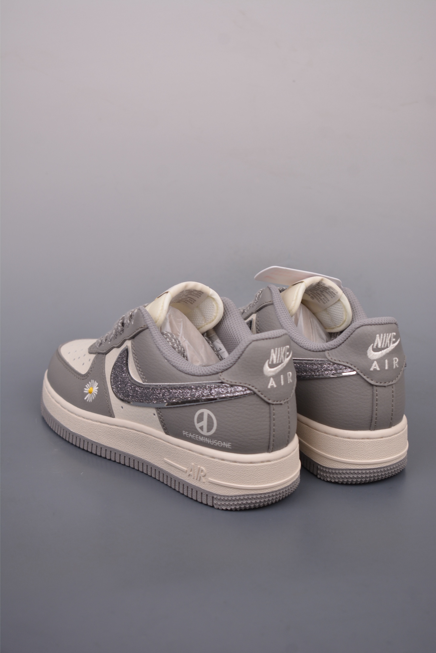 Nike Air Force 1’07 Low Grey and White Daisy QY6818-614