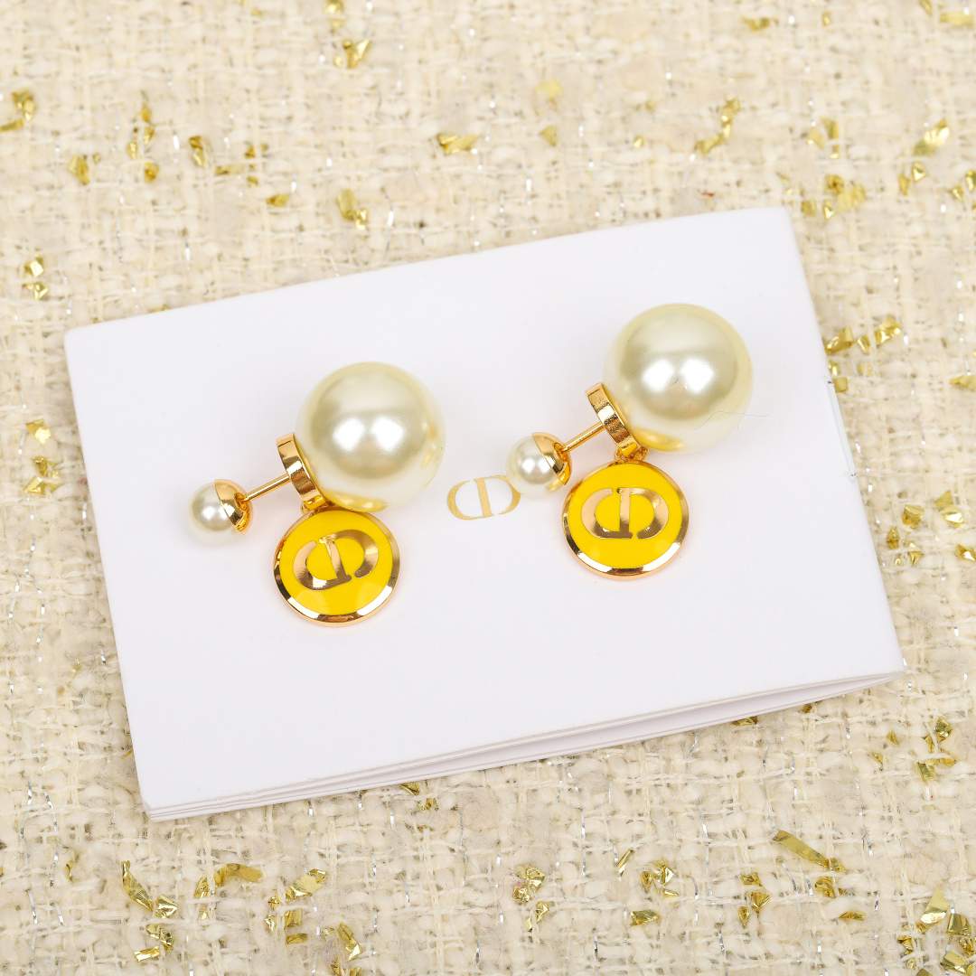 Dior round pearl earrings
