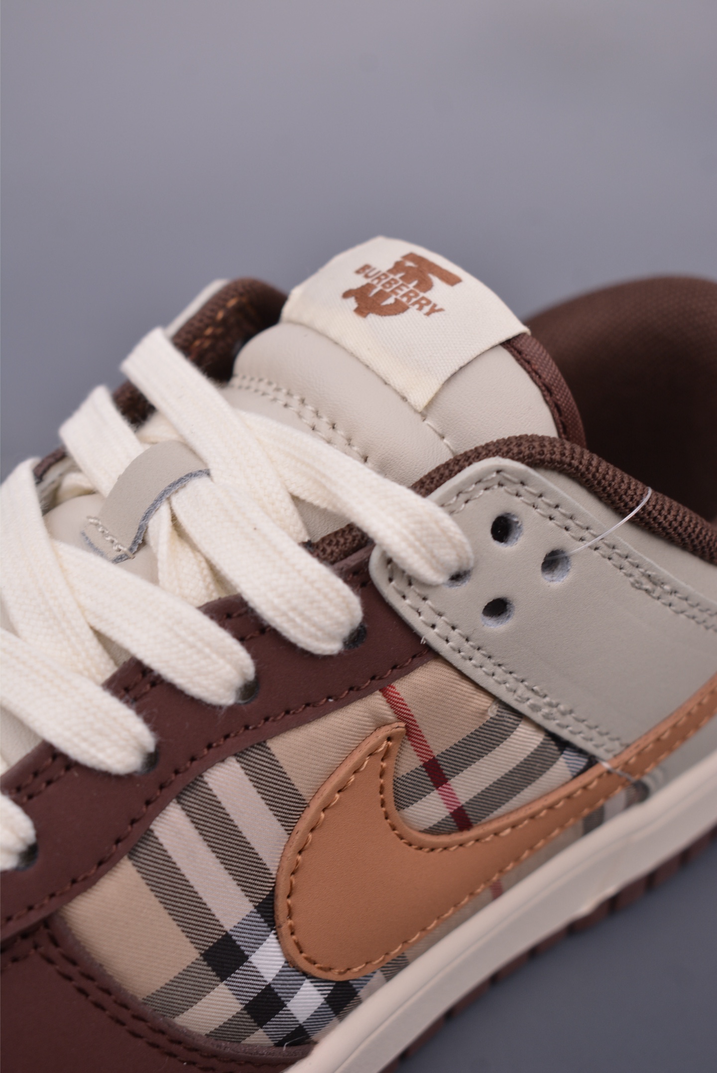 BURBERRY x Nike SB Dunk Low 