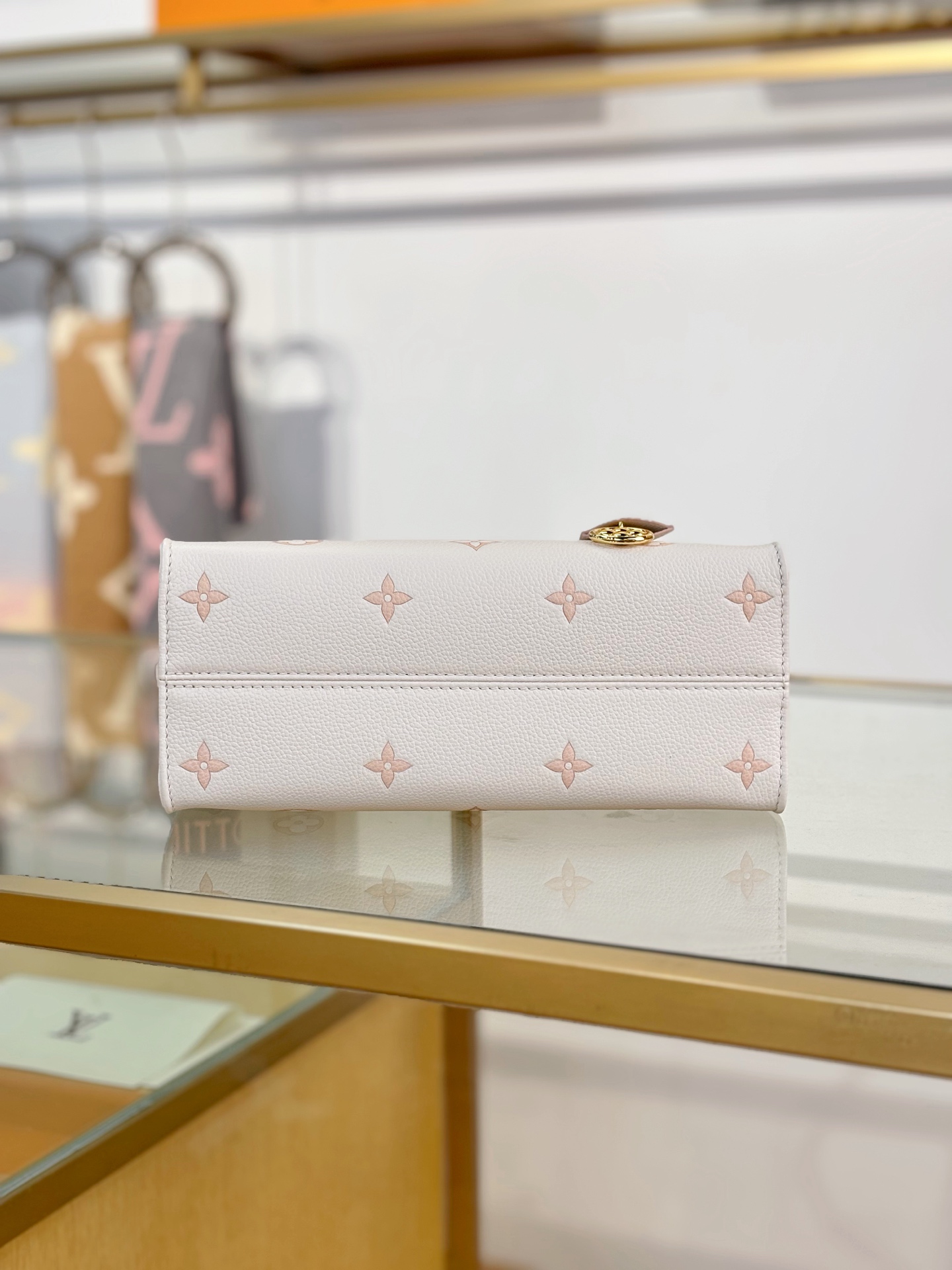 Louis Vuitton ONTHEGO Small Handbag M14403