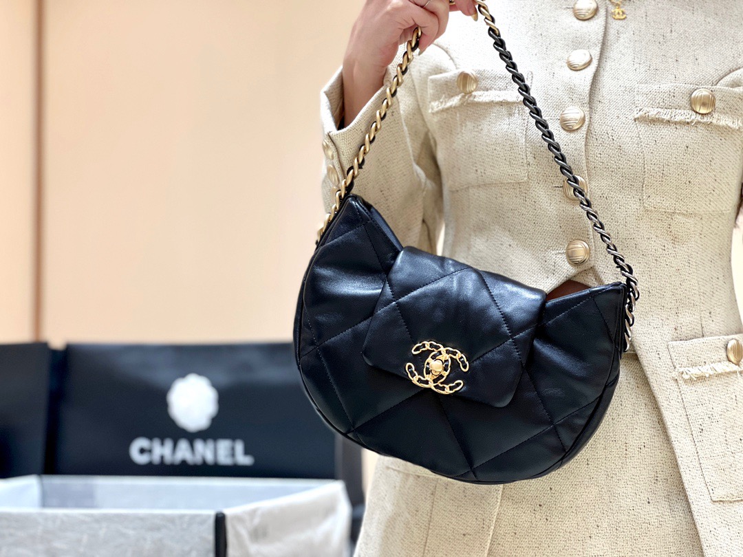Chanel 24C Early Spring Resort Series Underarm Bag AS4638 00128