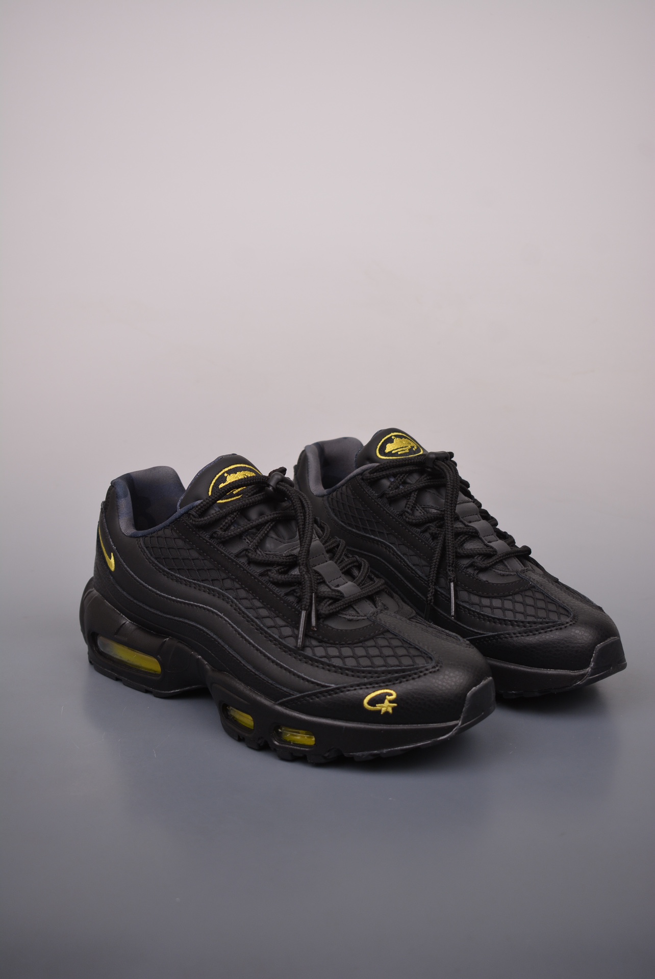 NIKE Air Max 95 Air Cushioned Running Shoes Black and Gold