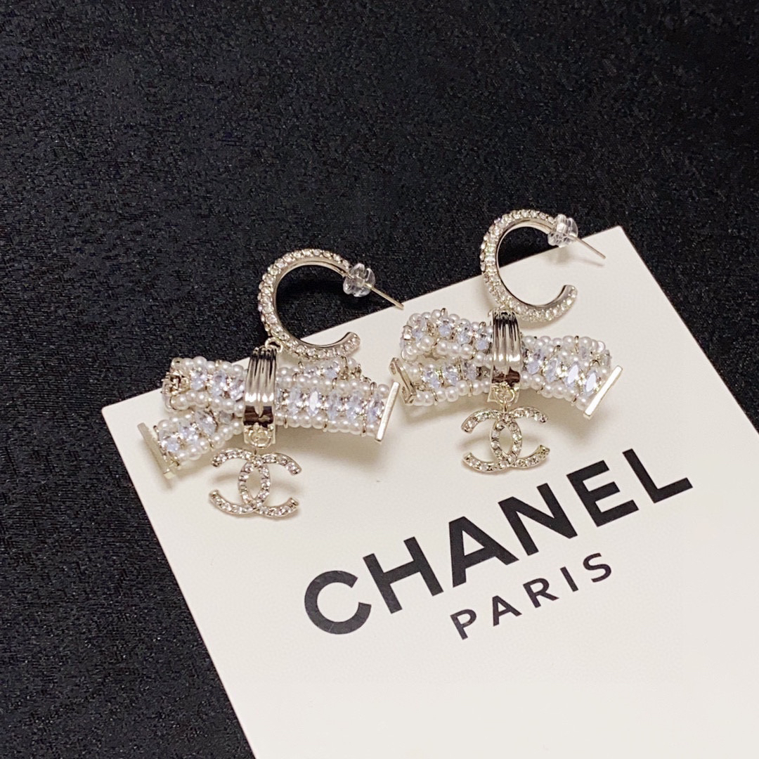 Chanel full diamond pearl bow