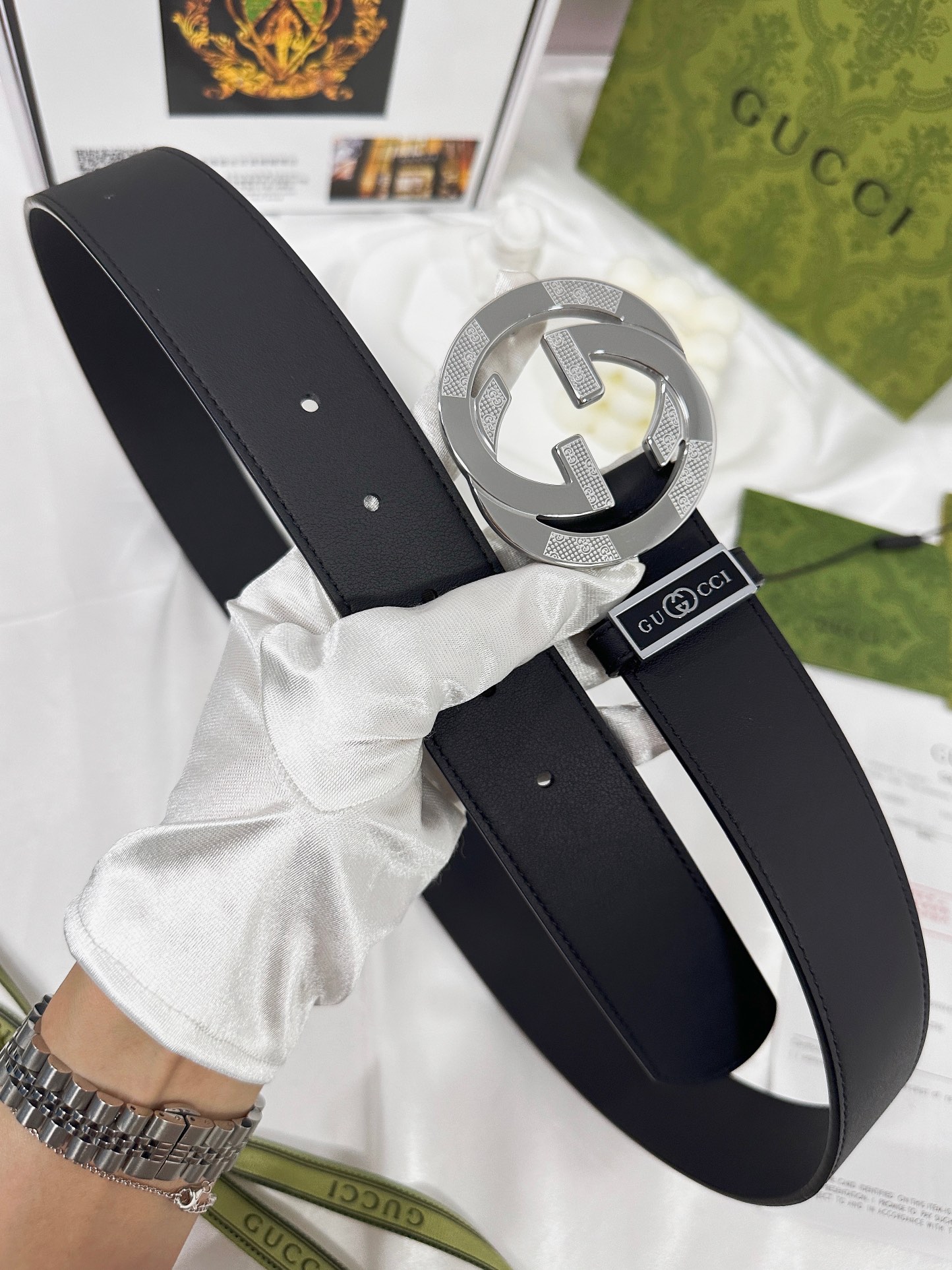 Gucci carved steel buckle leather belt width 3.8cm