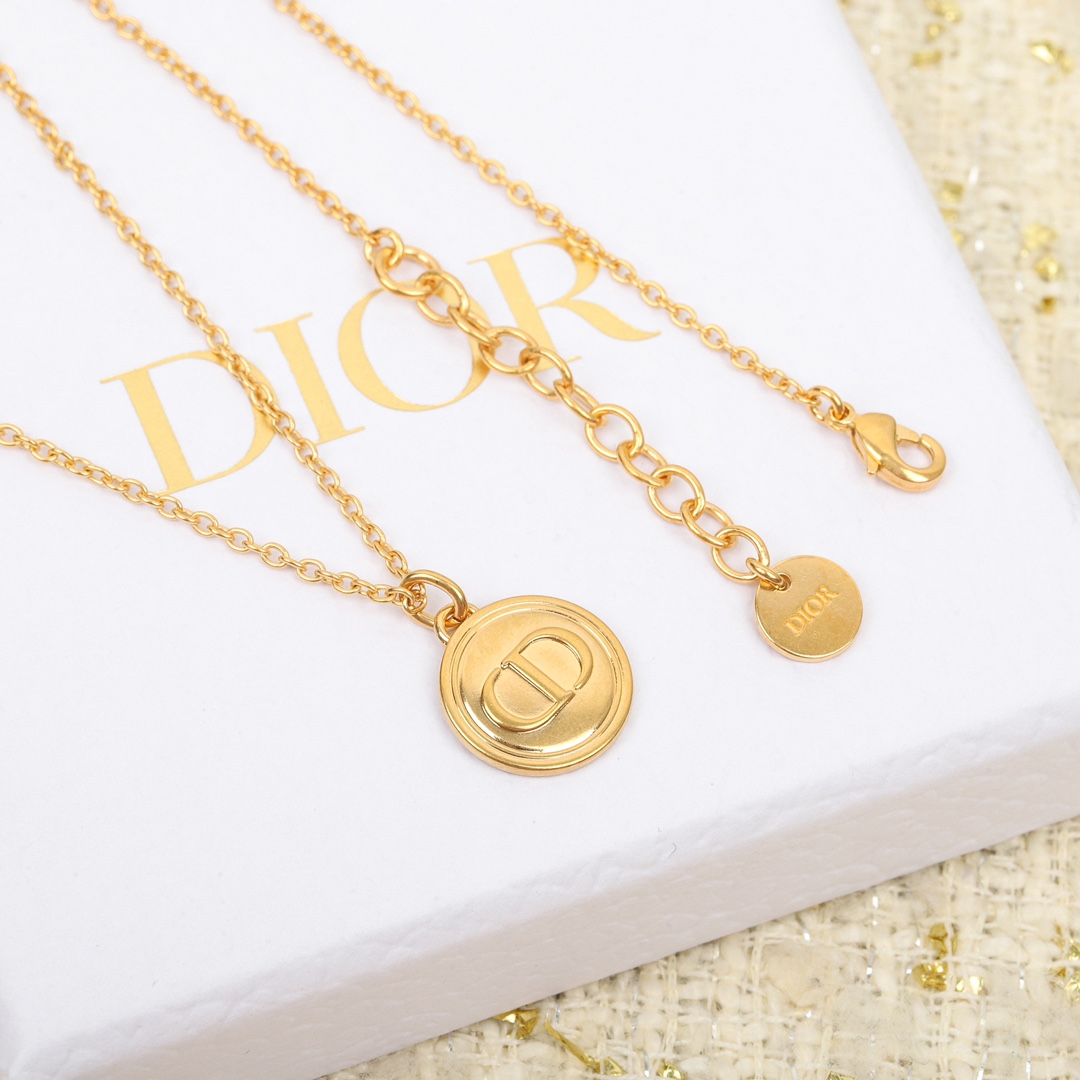 Dior letter necklace