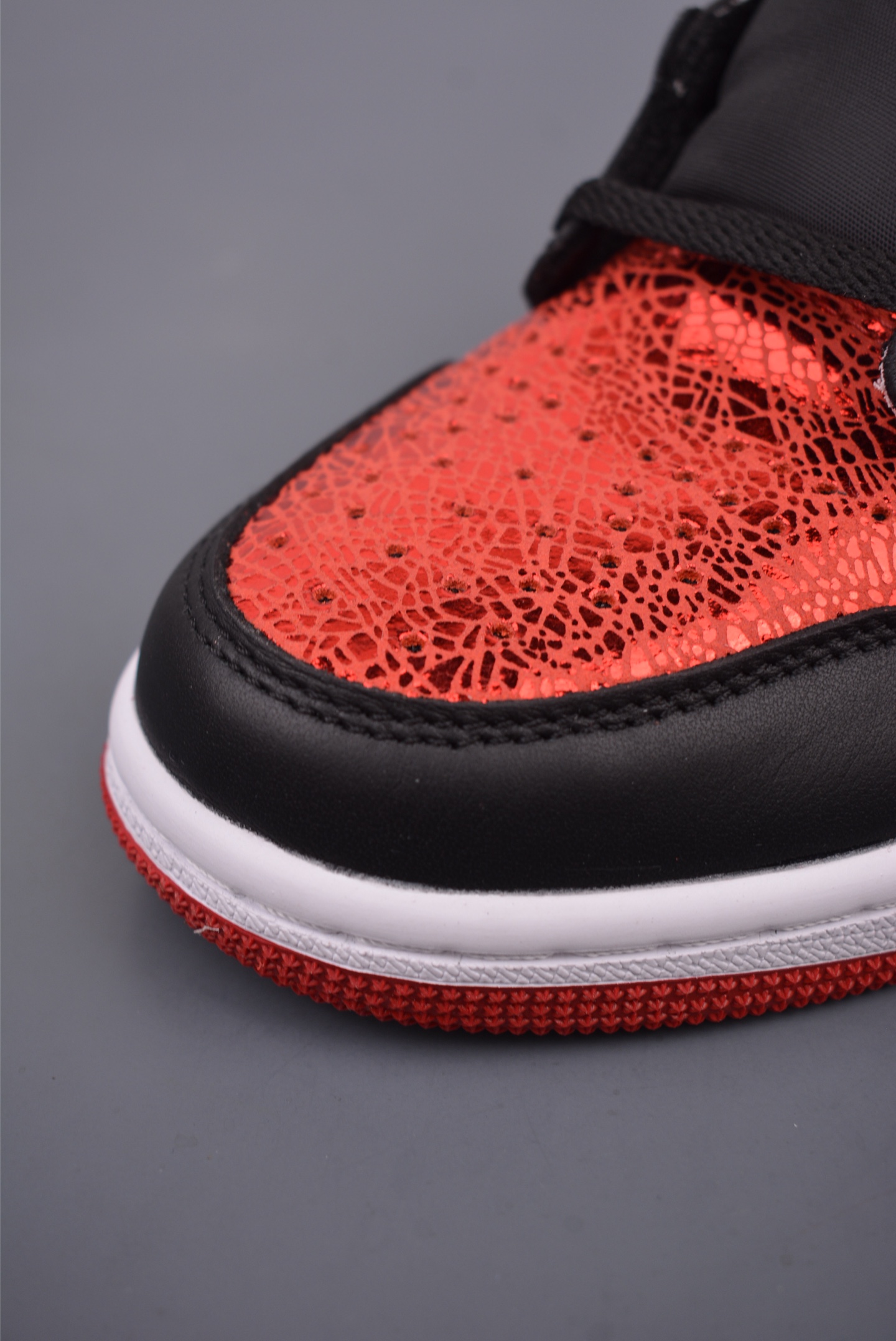 Jordan Air Jordan 1 High OG Cracked Black and Red Full Diamond FD2596-602