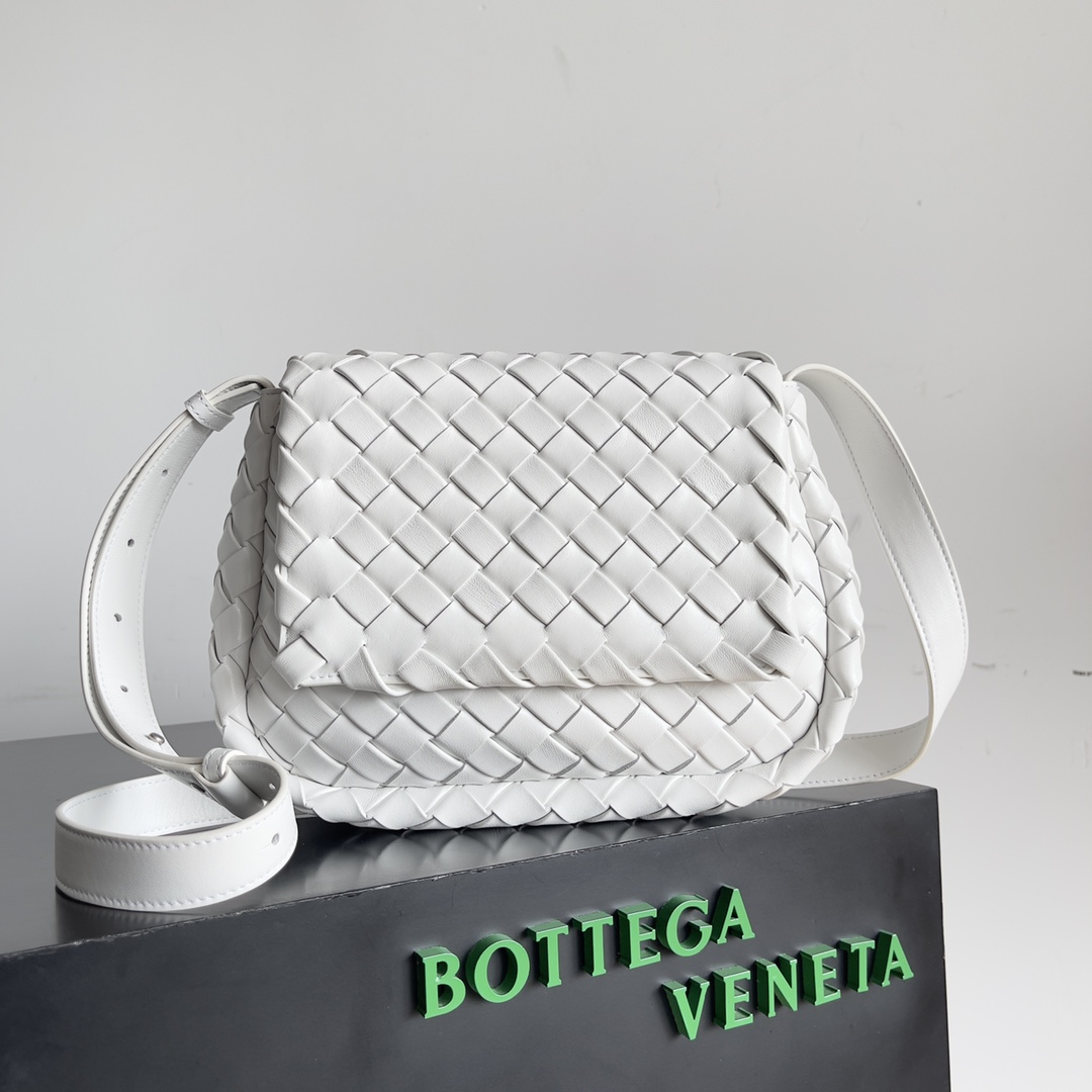 Bottega Veneta Cobble Bag 755659