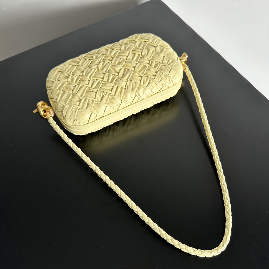 Bottega Veneta Knot woven evening bag 717623