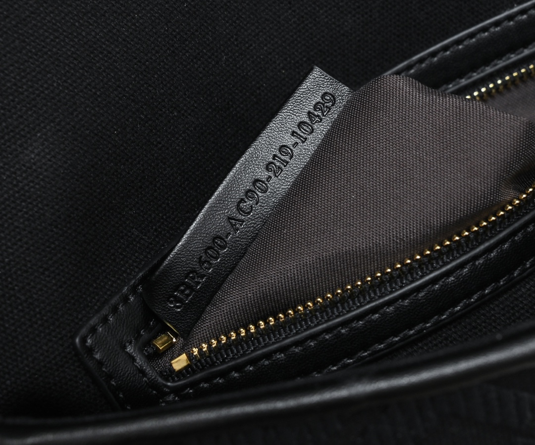 FENDI Baguette Shoulder Bag 1002