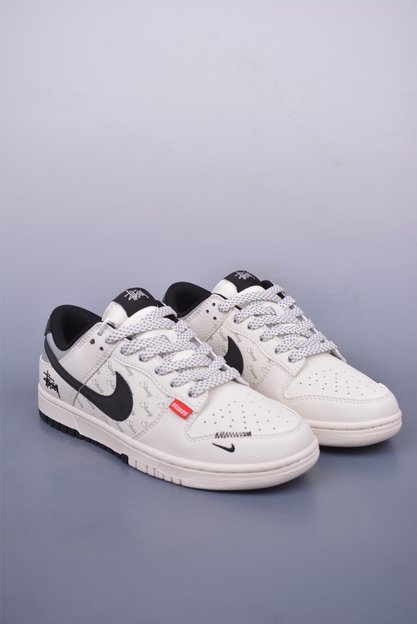 Stussy x Nike SB Dunk Low Sneakers White and Black XS6089-537